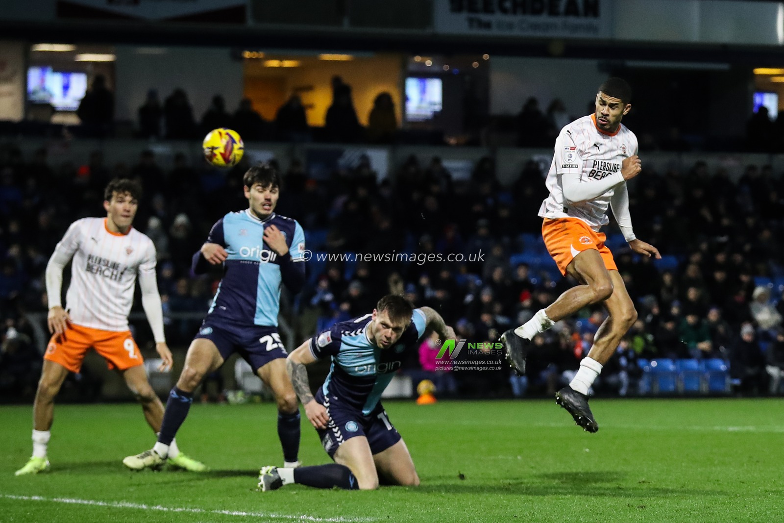 Ashley Fletcher of Blackpool has a headed shot at goal during the Sky Bet League 1 match Wycombe Wanderers vs Blackpool at Adams Park, High Wycombe, United Kingdom, 4th January 2025

(Photo by Gareth Evans/News Images)