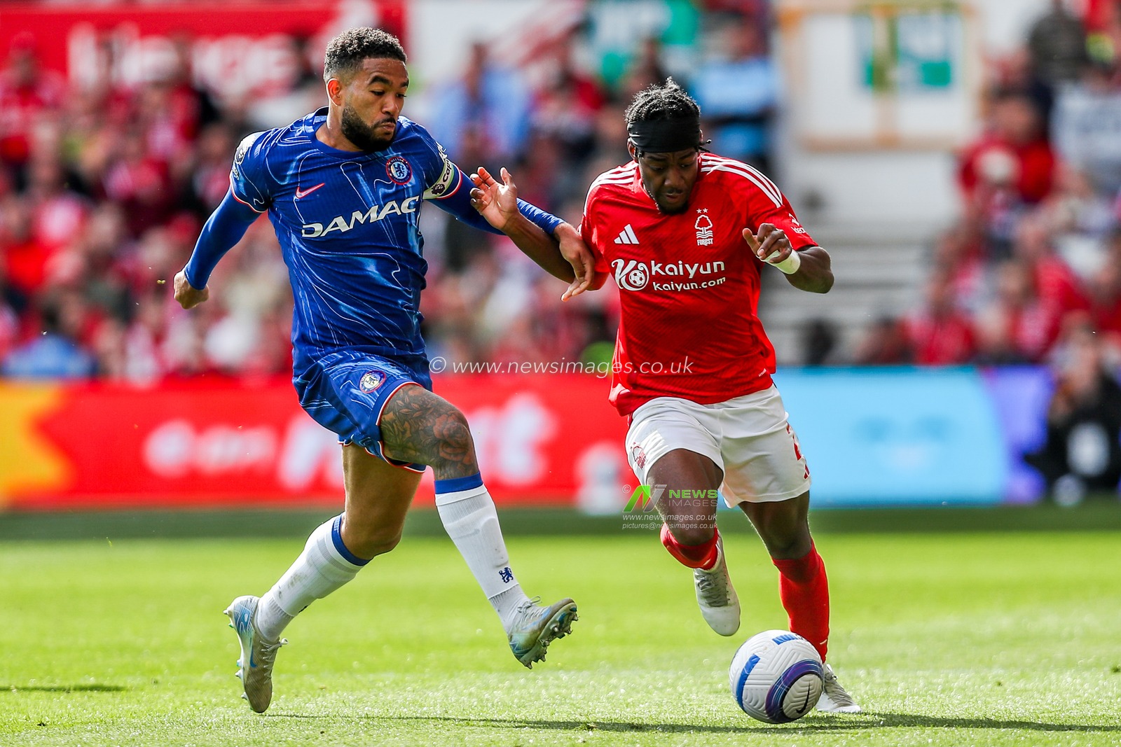 Anthony Elanga of Nottingham Forest is put under pressure by Reece James of Chelsea during the Premier League match Nottingham Forest vs Chelsea at City Ground, Nottingham, United Kingdom, 25th May 2025

(Photo by Izzy Poles/News Images)