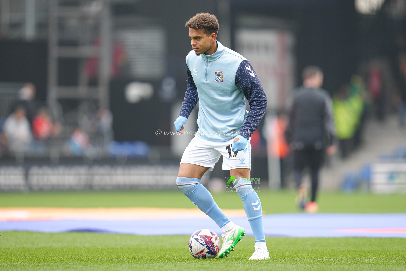 Raphael Borges Rodrigues of Coventry City ahead of the Sky Bet Championship match Luton Town vs Coventry City at Kenilworth Road, Luton, United Kingdom, 26th April 2025

(Photo by Harvey Murphy/News Images)