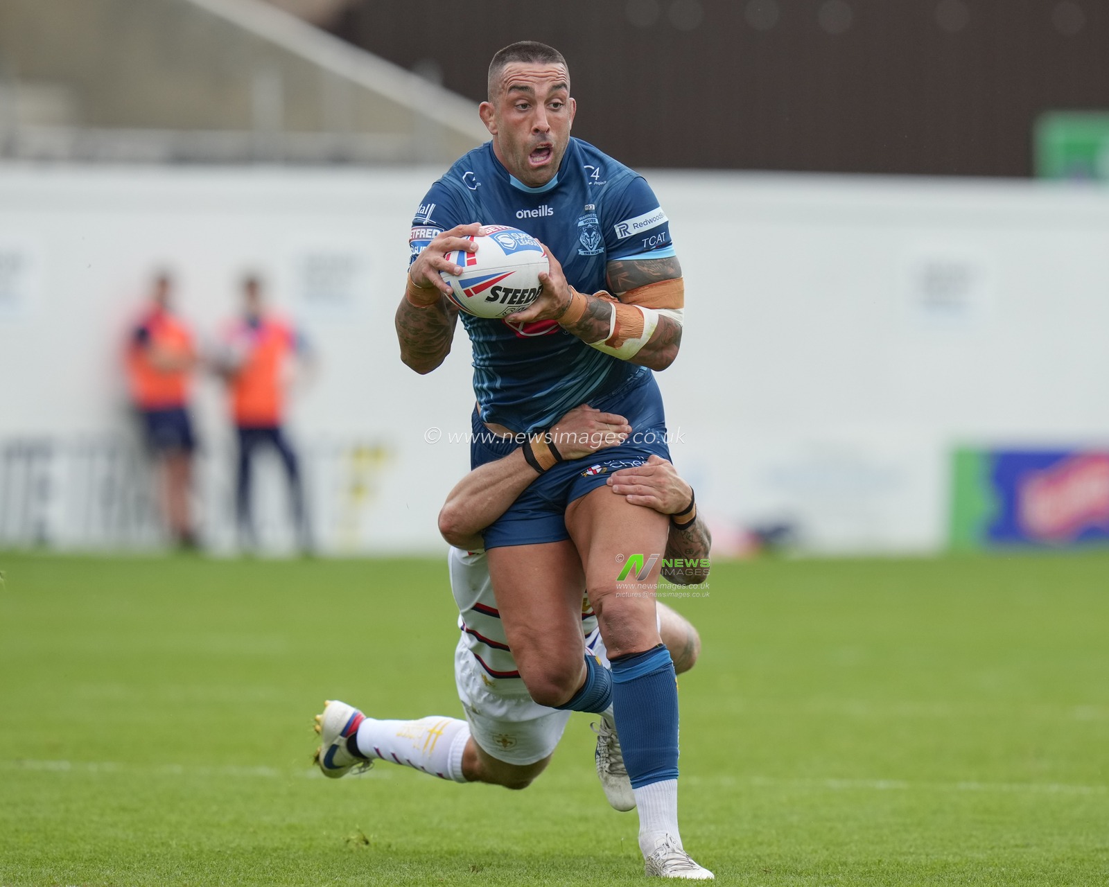 Paul Vaughan #10 of Warrington Wolves runs with the ball during the Betfred Super League Round 20 match Wakefield Trinity vs Warrington Wolves at The Be Well Support Stadium, Wakefield, United Kingdom, 30th July 2023

(Photo by Steve Flynn/News Images)