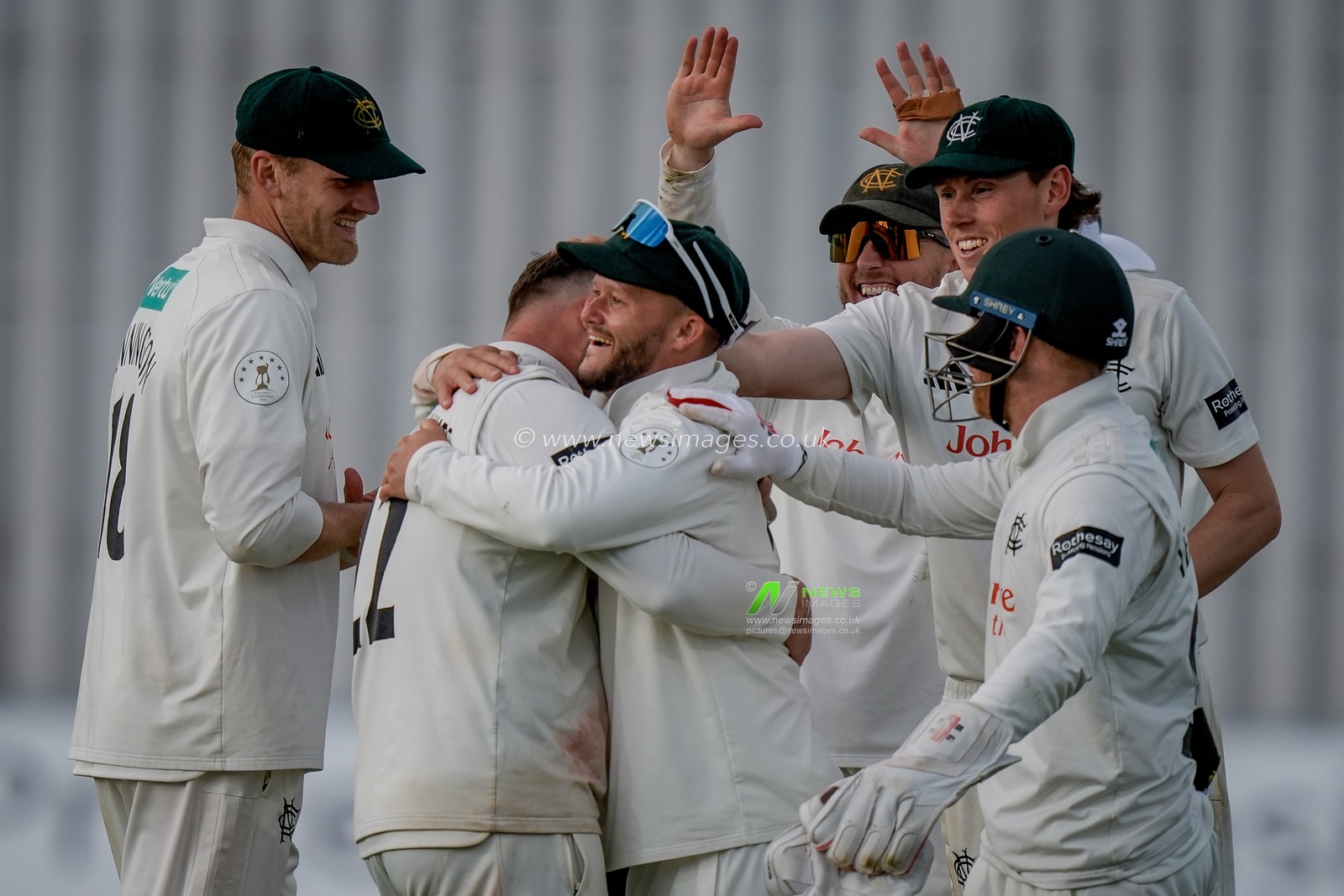 Liam Patterson-White celebrates the wicket of Jonathan Tattersall with Ben Duckett, and other team matesduring the County Championship Division One day 3 Leicestershire vs Nottinghamshire at Grace Road, Leicester, United Kingdom on 03 May 2026

(Photo by Maynard Manyowa/News Images)