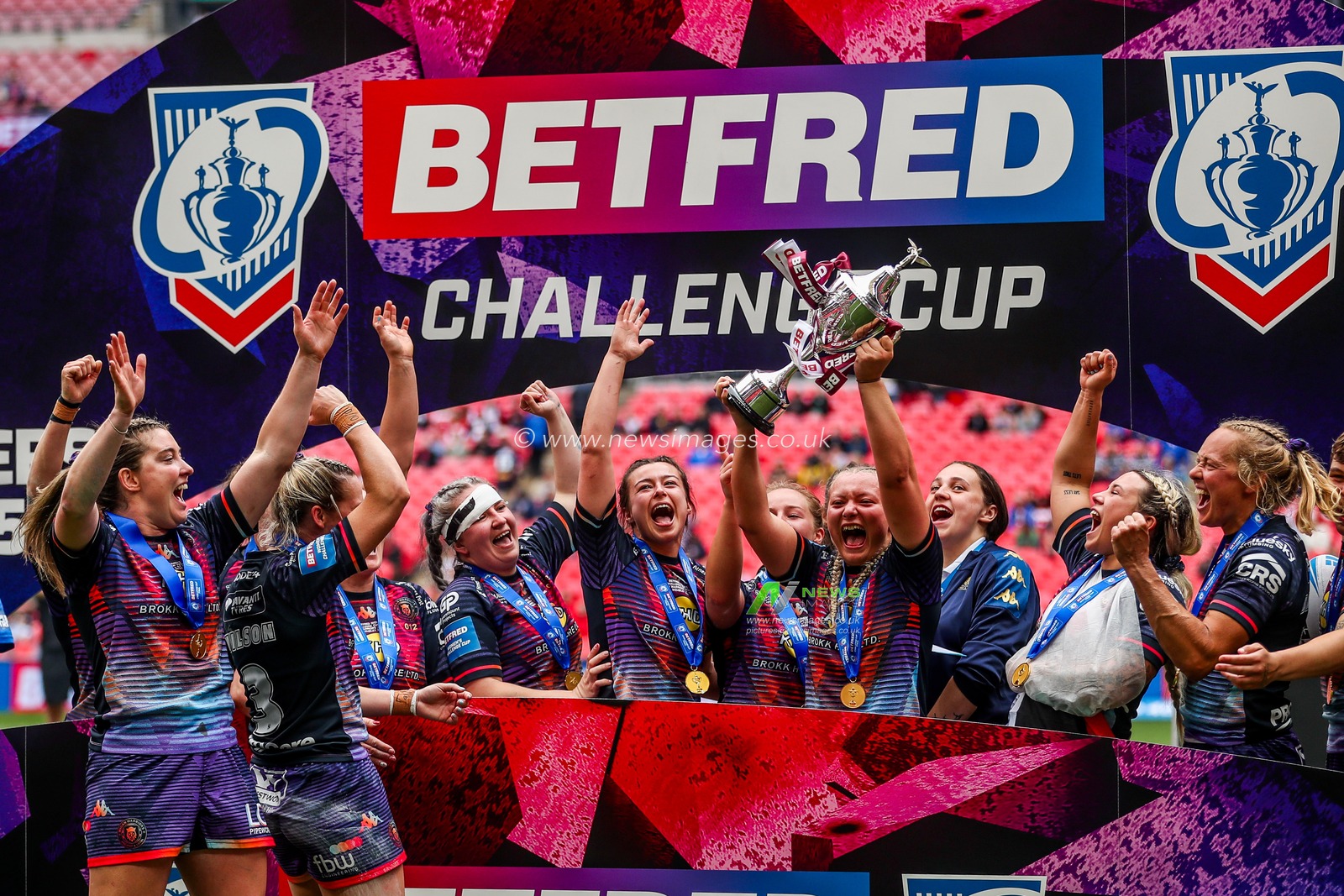 Wigan Warriors lift the Challenge Cup after the teams victory following the Betfred Women's Challenge Cup Final St Helens vs Wigan Warriors at Wembley Stadium, London, United Kingdom, 7th June 2025

(Photo by Izzy Poles/News Images)