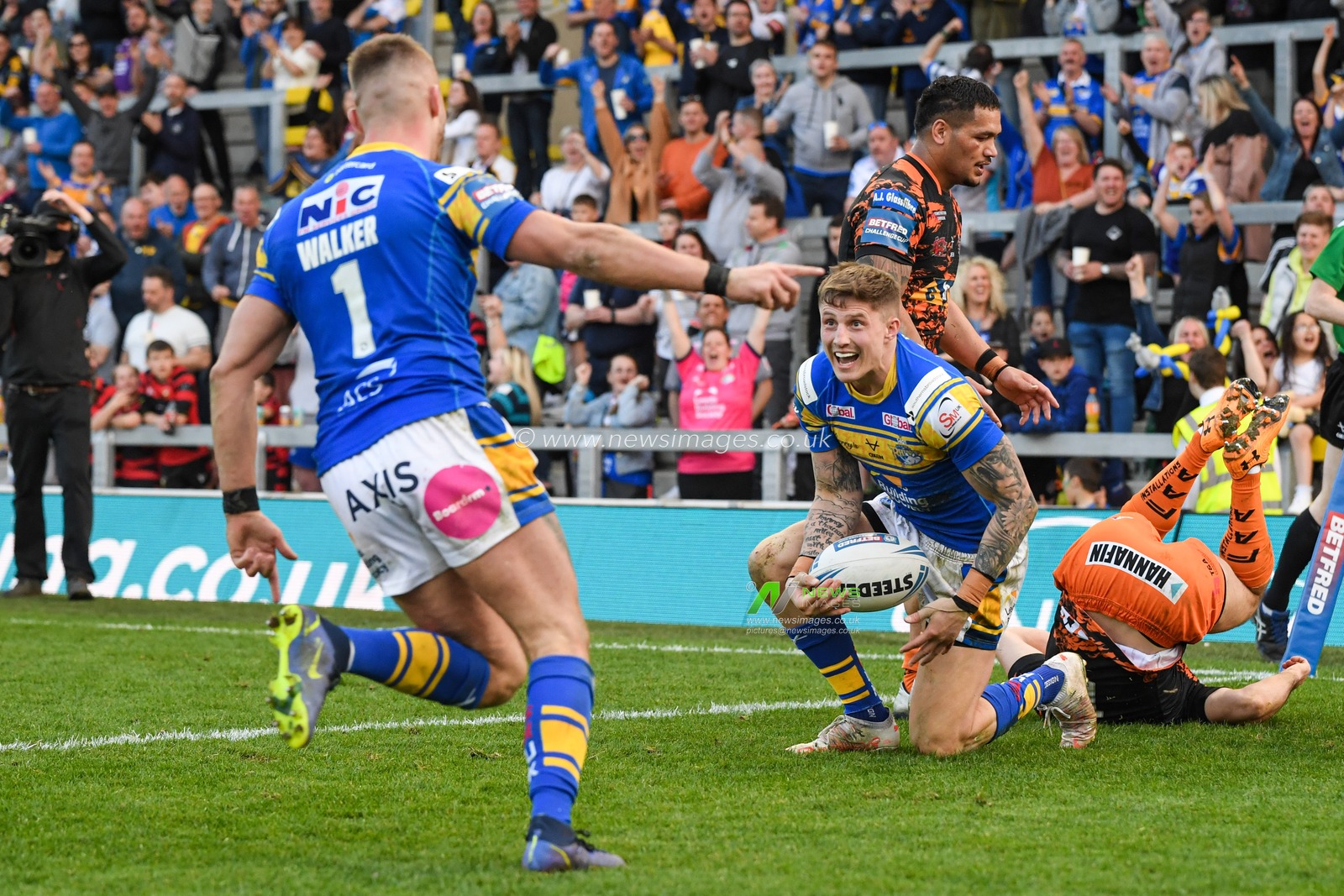 Liam Sutcliffe #4 of Leeds Rhinos celebrates scoring a try to make it 8-28