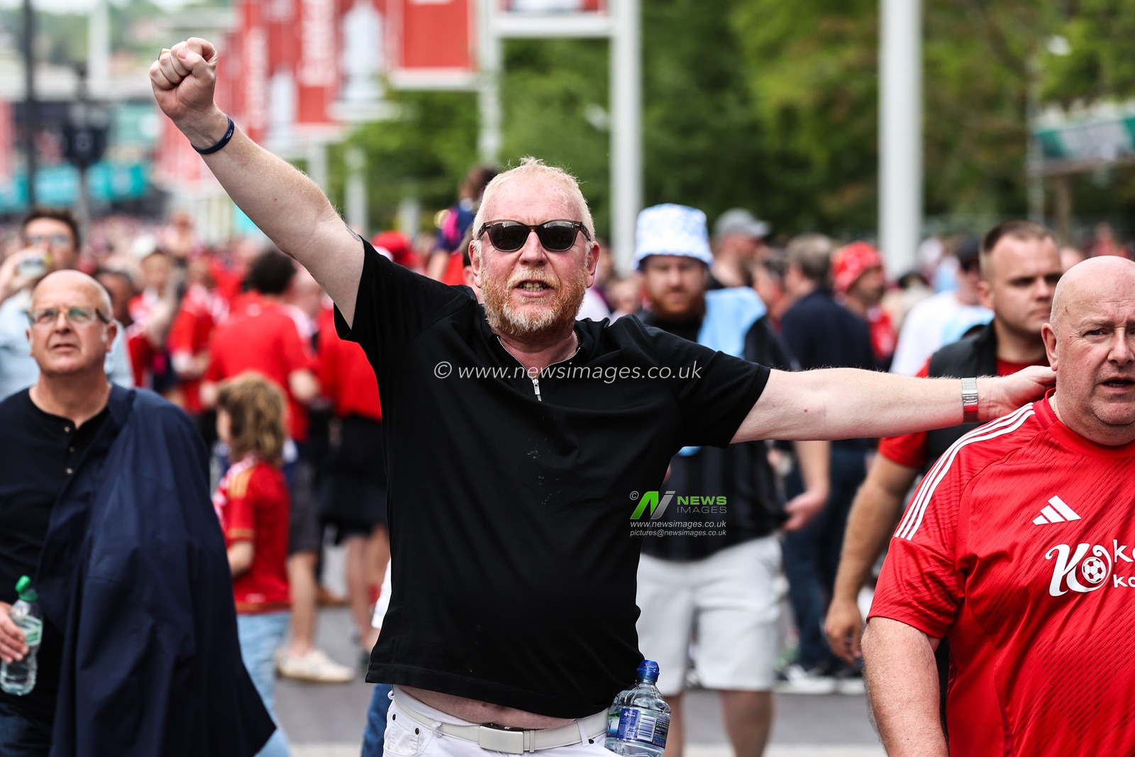 Nottingham Forest fans ahead of the Emirates FA Cup Semi-Final match Nottingham Forest vs Manchester City at Wembley Stadium, London, United Kingdom, 26th April 2025

(Photo by Alfie Cosgrove/News Images)