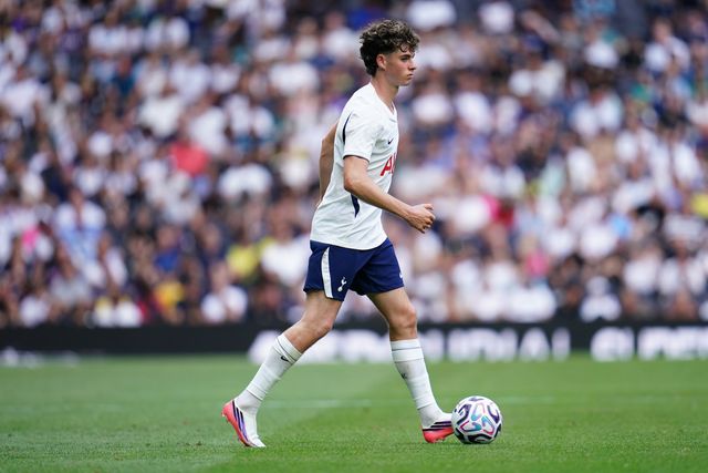 Archie Gray of Tottenham Hotspur with the ball during the pre-season friendly match Tottenham Hotspur vs Hoffenheim at Tottenham Hotspur Stadium, London, United Kingdom on 15 August 2026

(Photo by Harvey Murphy/News Images)
