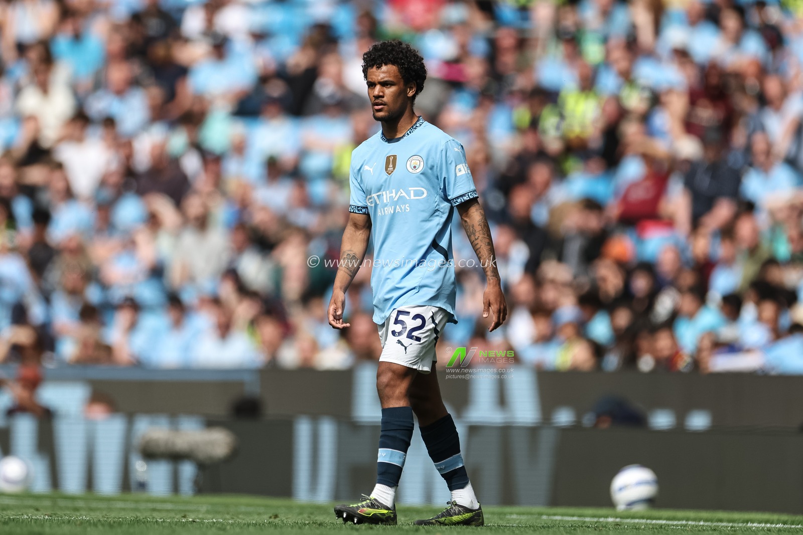 Oscar Bobb of Manchester City during the Premier League match Manchester City vs Crystal Palace at Etihad Stadium, Manchester, United Kingdom, 12th April 2025

(Photo by Mark Cosgrove/News Images)