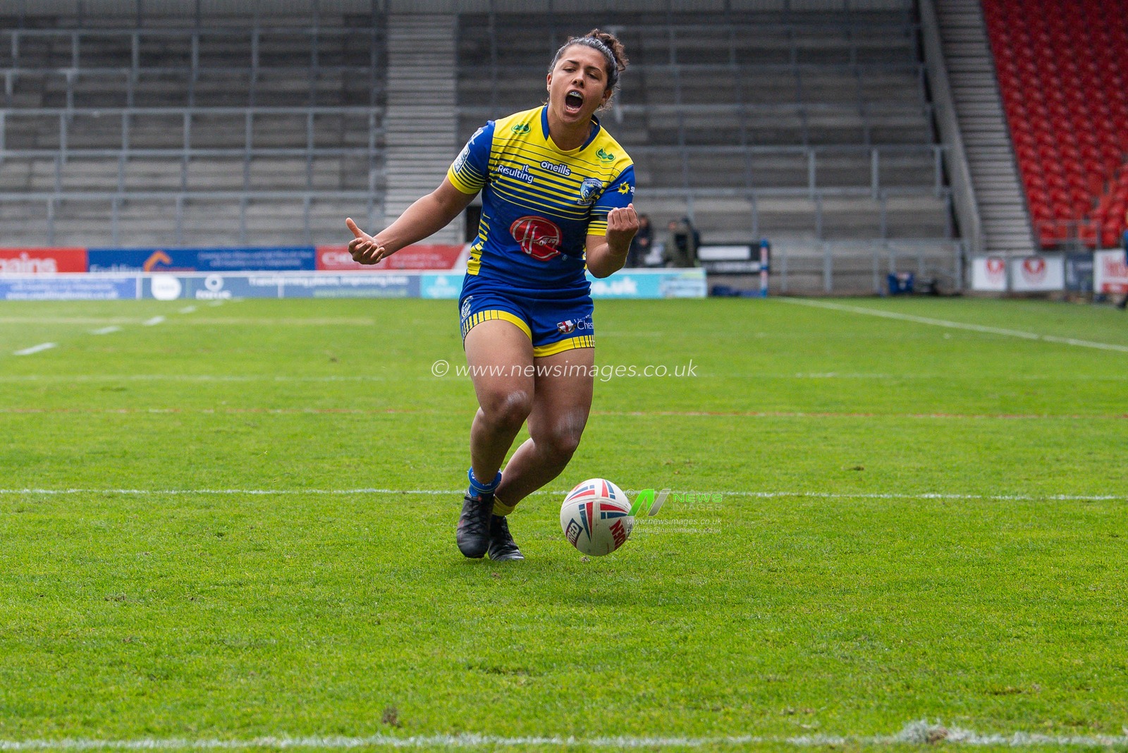 Georgia Sutherland #21 of Warrington Wolves reacts to dropping the ball wilth the trying infant of herduring the The Shield Final Warrington Wolves Women v Featherstone Rovers Women at Totally Wicked Stadium, St Helens, United Kingdom, 18th September 2022

(Photo by Craig Thomas/News Images)