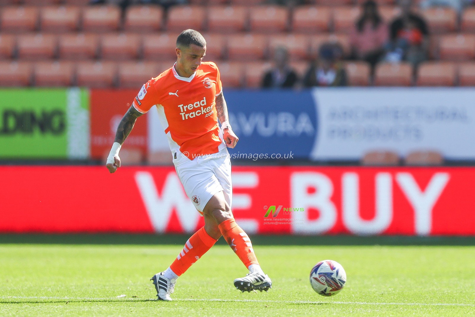 Oliver Norburn of Blackpool passes the ball during the Sky Bet League 1 match Blackpool vs Wycombe Wanderers at Bloomfield Road, Blackpool, United Kingdom, 31st August 2024

(Photo by Gareth Evans/News Images)