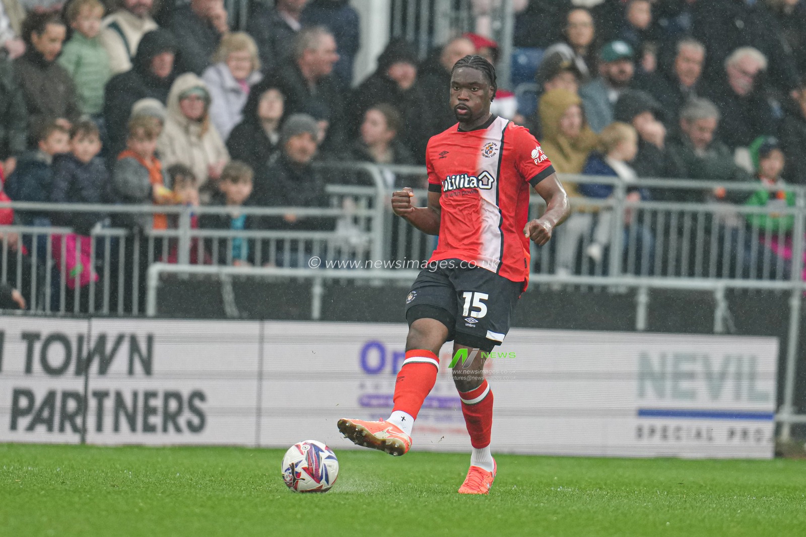 Teden Mengi of Luton Town during the Sky Bet Championship match Luton Town vs Bristol City at Kenilworth Road, Luton, United Kingdom, 21st April 2025

(Photo by Harvey Murphy/News Images)