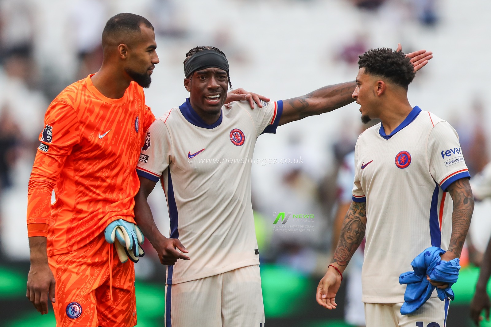 Robert SÃ¡nchez of Chelsea in conversation with Noni Madueke of Chelsea after the Premier League match West Ham United vs Chelsea at London Stadium, London, United Kingdom, 21st September 2024

(Photo by Gareth Evans/News Images)
