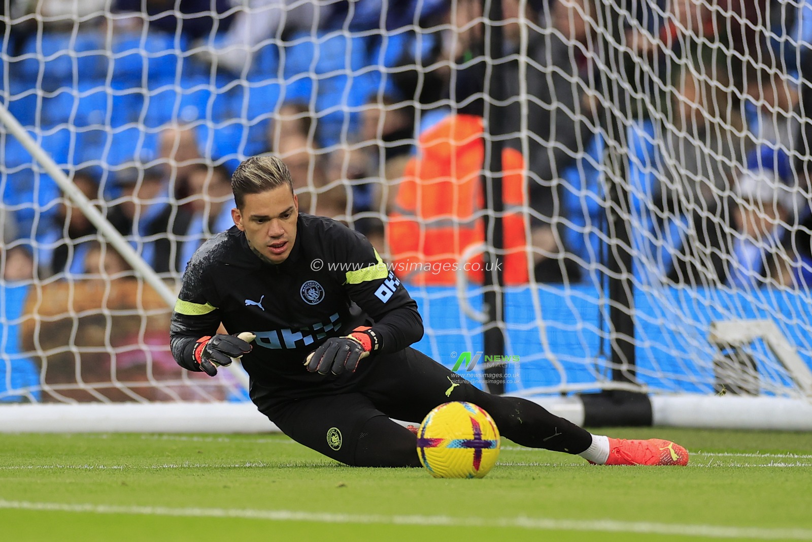 Ederson #31 of Manchester City during the warm up ahead of the Premier League match Manchester City vs Everton at Etihad Stadium, Manchester, United Kingdom, 31st December 2022

(Photo by Conor Molloy/News Images)