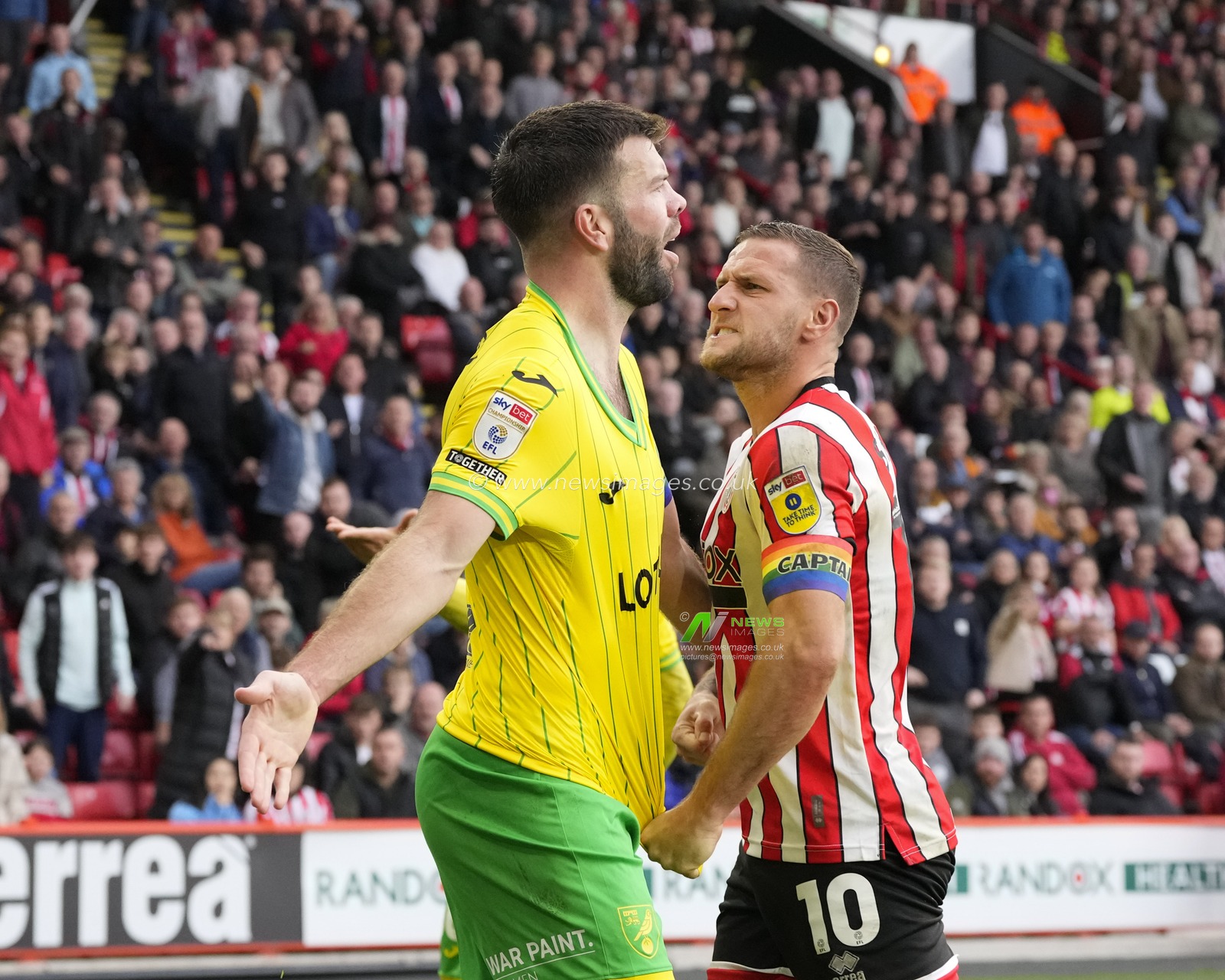 Billy Sharp #10 of Sheffield United reacts to a foul by Grant Hanley #5 of Norwich City during the Sky Bet Championship match Sheffield United vs Norwich City at Bramall Lane, Sheffield, United Kingdom, 22nd October 2022

(Photo by Steve Flynn/News Images)