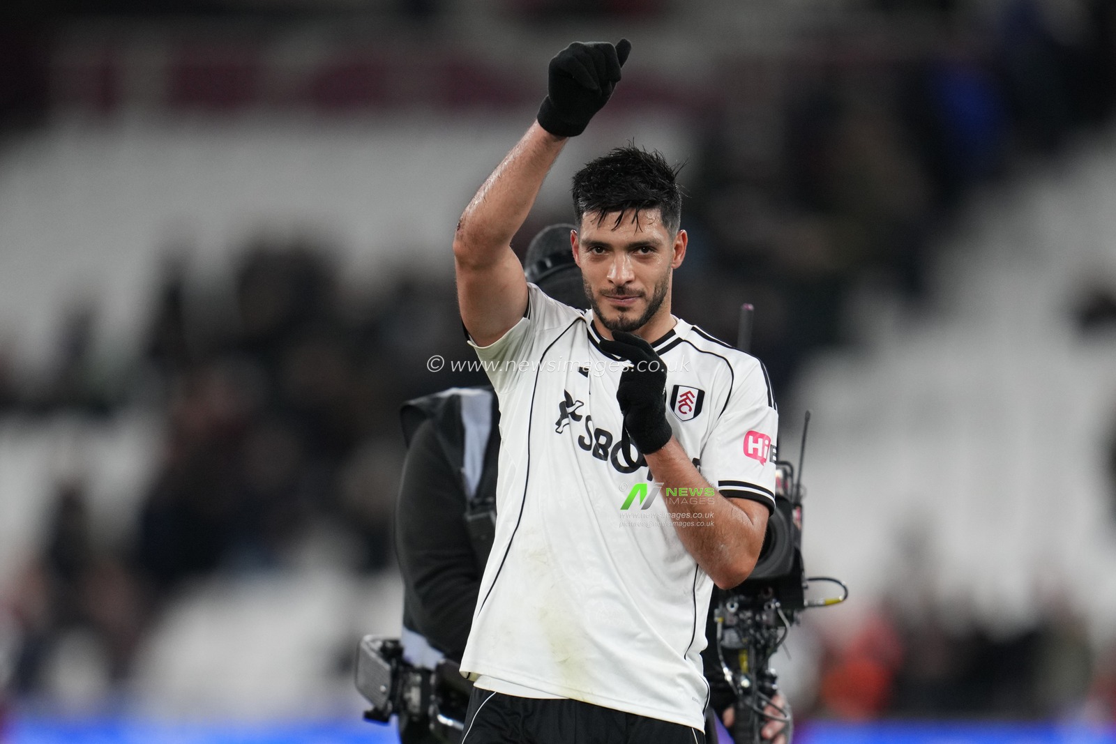 Raul Jimenez of Fulham at full time to away support during the Premier League match West Ham United vs Fulham at London Stadium, London, United Kingdom, 27th December 2025

(Photo by Harvey Murphy/News Images)

*** GER AUT SUI OUT ***