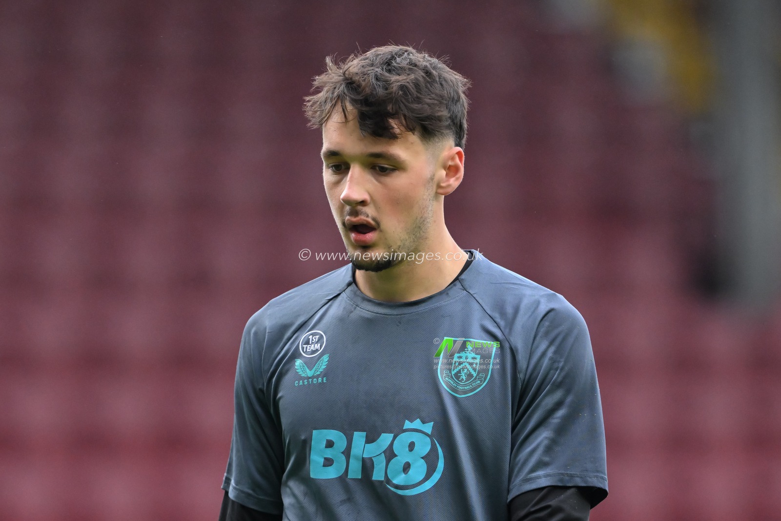 James Trafford of Burnley warms up ahead of the Sky Bet Championship match Burnley vs Swansea City at Turf Moor, Burnley, United Kingdom, 10th November 2024

(Photo by Cody Froggatt/News Images)