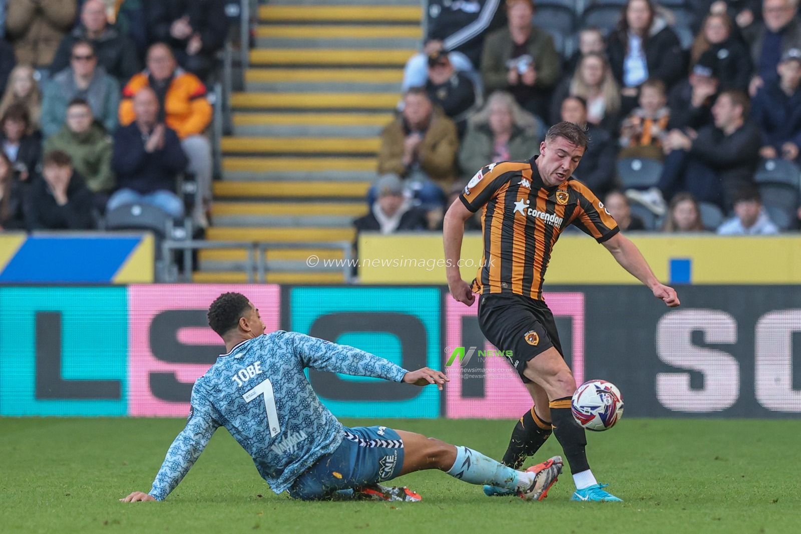 Charlie Hughes of Hull City is fouled by Jobe Bellingham of Sunderland during the Sky Bet Championship match Hull City vs Sunderland at MKM Stadium, Hull, United Kingdom, 20th October 2024

(Photo by Alfie Cosgrove/News Images)