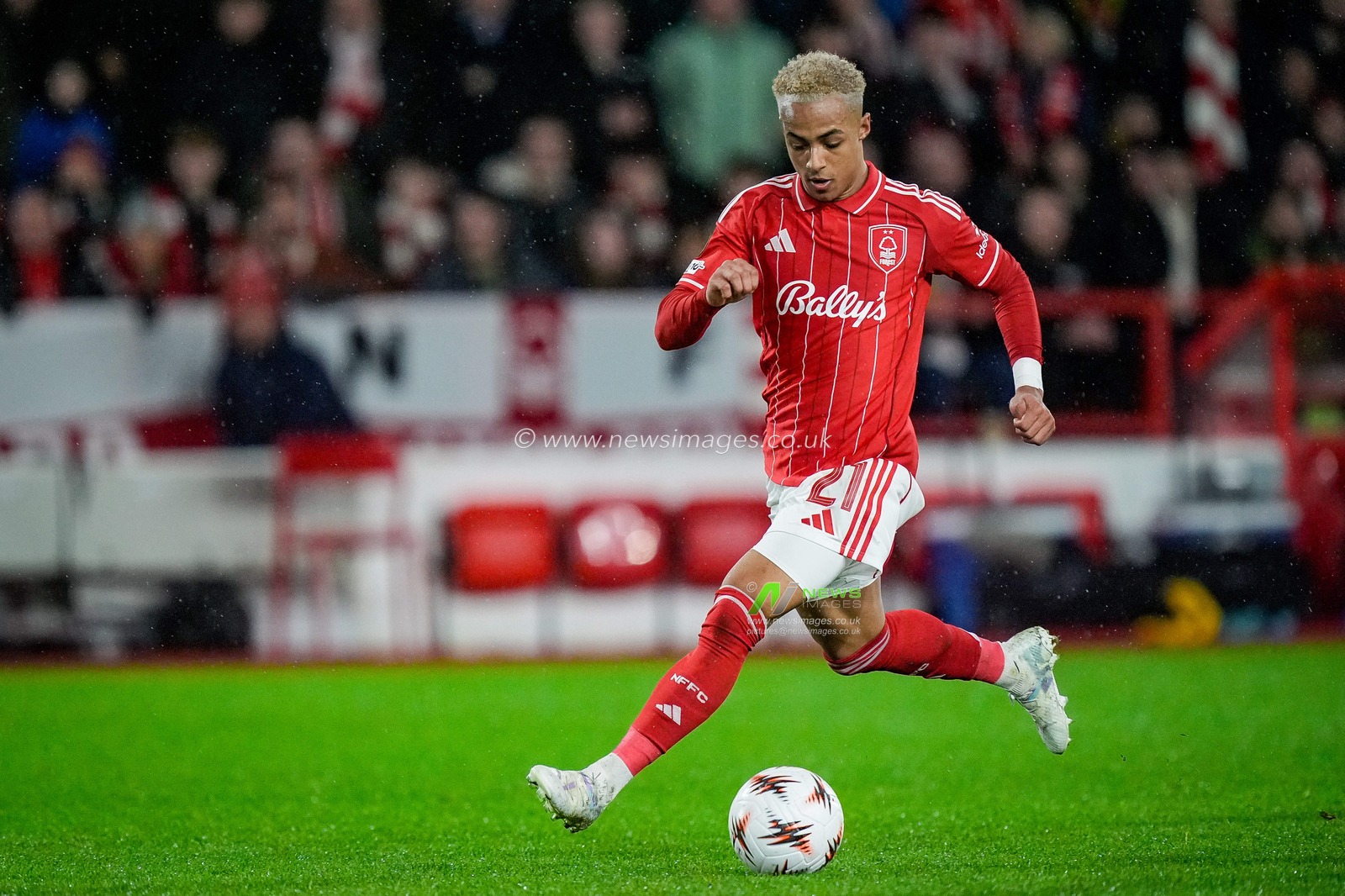 Omari Hutchinson of Nottingham Forest makes a run with the ball  during the UEFA Europa League 
Knockout Round Play-offs match Nottingham Forest vs Fenerbahce at City Ground, Nottingham, United Kingdom on 26 February 2026

(Photo by Maynard Manyowa/News Images)