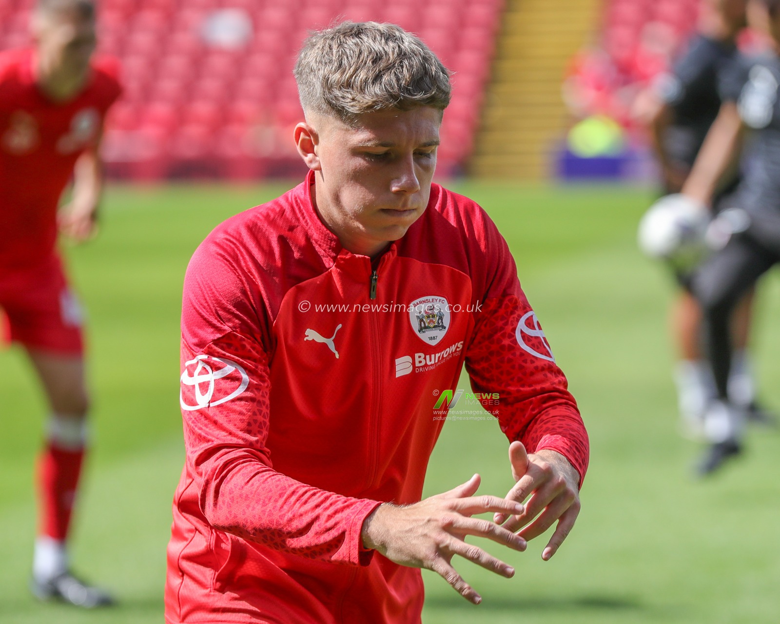 Aiden Marsh #19 of Barnsley in the pregame warmup session during the Sky Bet League 1 match Barnsley vs Oxford United at Oakwell, Barnsley, United Kingdom, 19th August 2023

(Photo by Alfie Cosgrove/News Images)