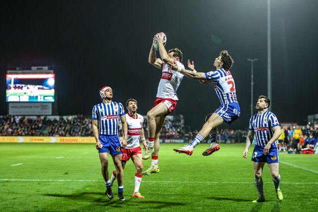 Joe Burgess of Hull KR jumps up to win the high ball and goes over for a try making the score 4-0 during the Betfred Super League round 6 match Hull KR vs St Helens at Sewell Group Craven Park, Hull, United Kingdom on 27 March 2026

(Photo by Alfie Cosgrove/News Images)