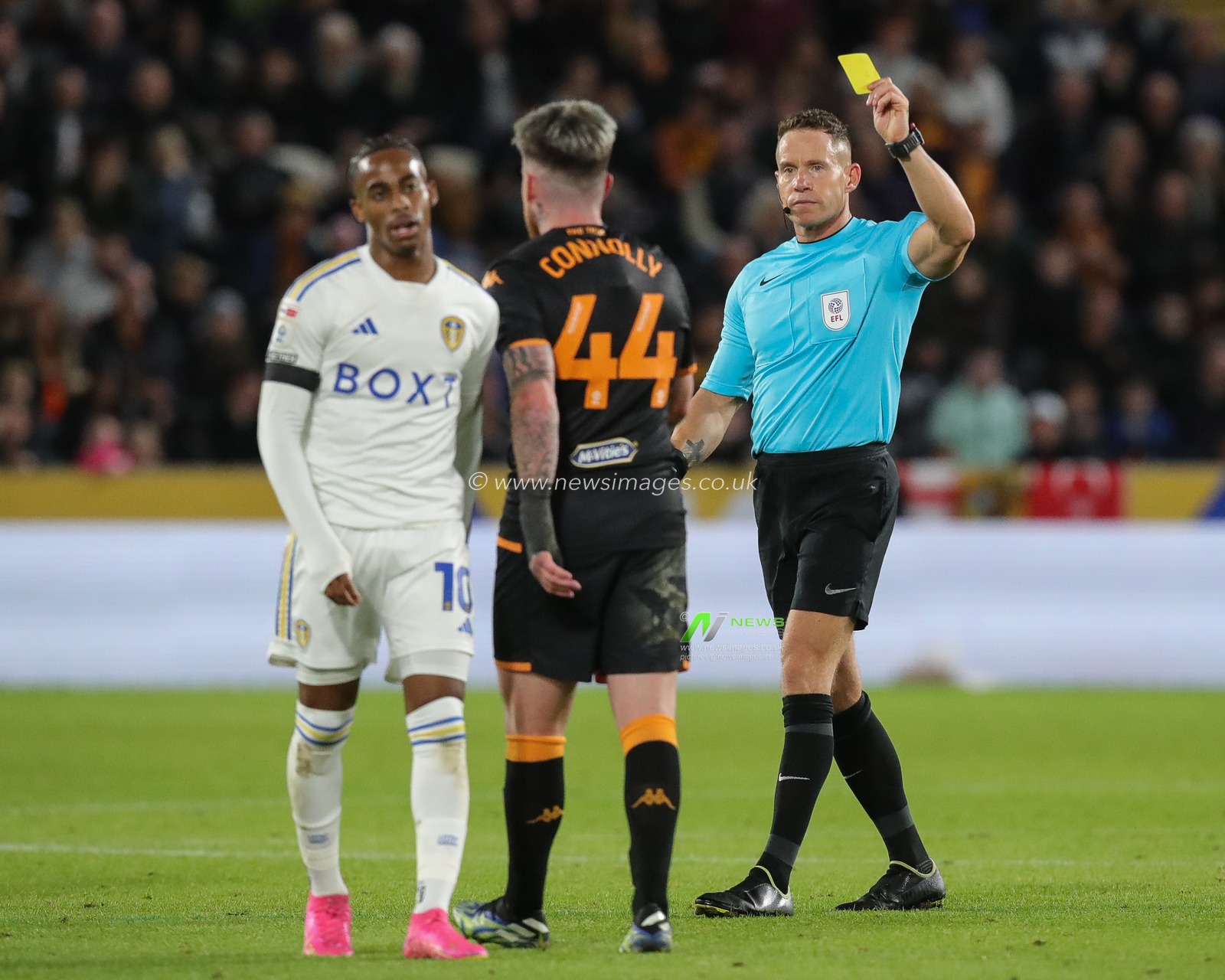 Referee Stephen Martin awards a yellow card to Aaron Connolly #44 of Hull City during the Sky Bet Championship match Hull City vs Leeds United at MKM Stadium, Hull, United Kingdom, 20th September 2023

(Photo by James Heaton/News Images)