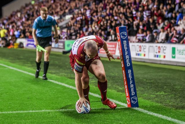 Liam Marshall of Wigan Warriors goes over for a try to make it 16-0 during the Betfred Super League Round 26 match Wigan Warriors vs Castleford Tigers at The Brick Community Stadium, Wigan, United Kingdom, 12th September 2025

(Photo by Alfie Cosgrove/News Images)