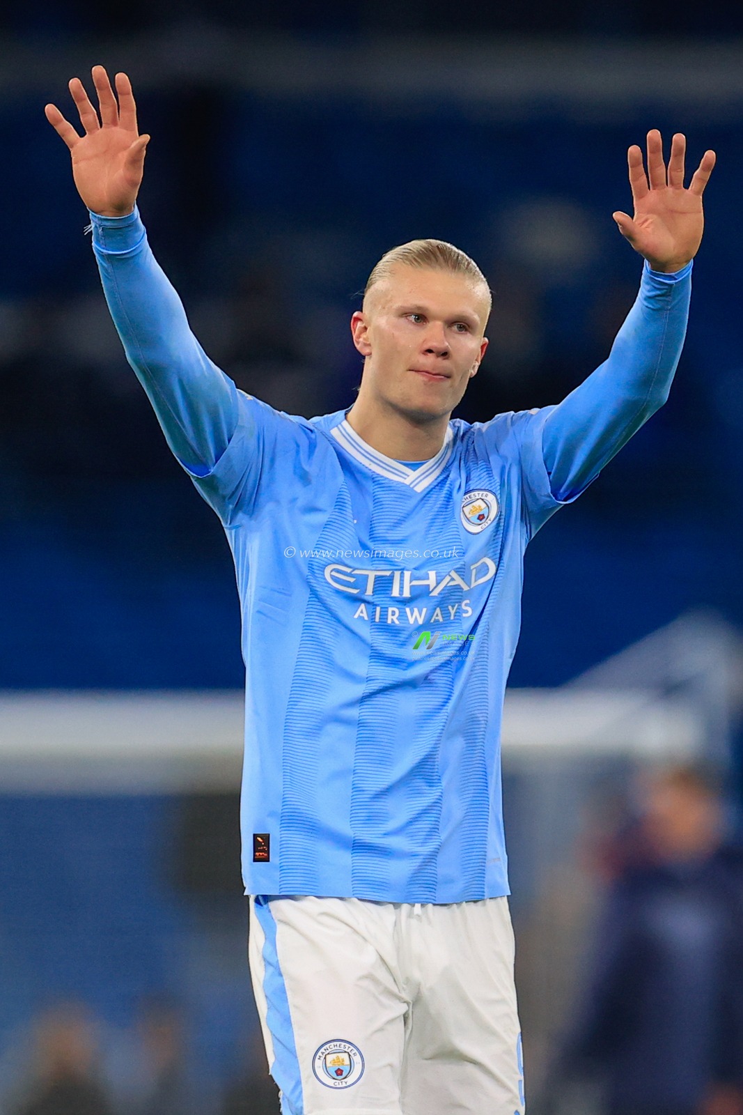 Erling Haaland #9 of Manchester City waves to the fans after the UEFA Champions League Group G match Manchester City vs RB Leipzig at Etihad Stadium, Manchester, United Kingdom, 28th November 2023

(Photo by Conor Molloy/News Images)
