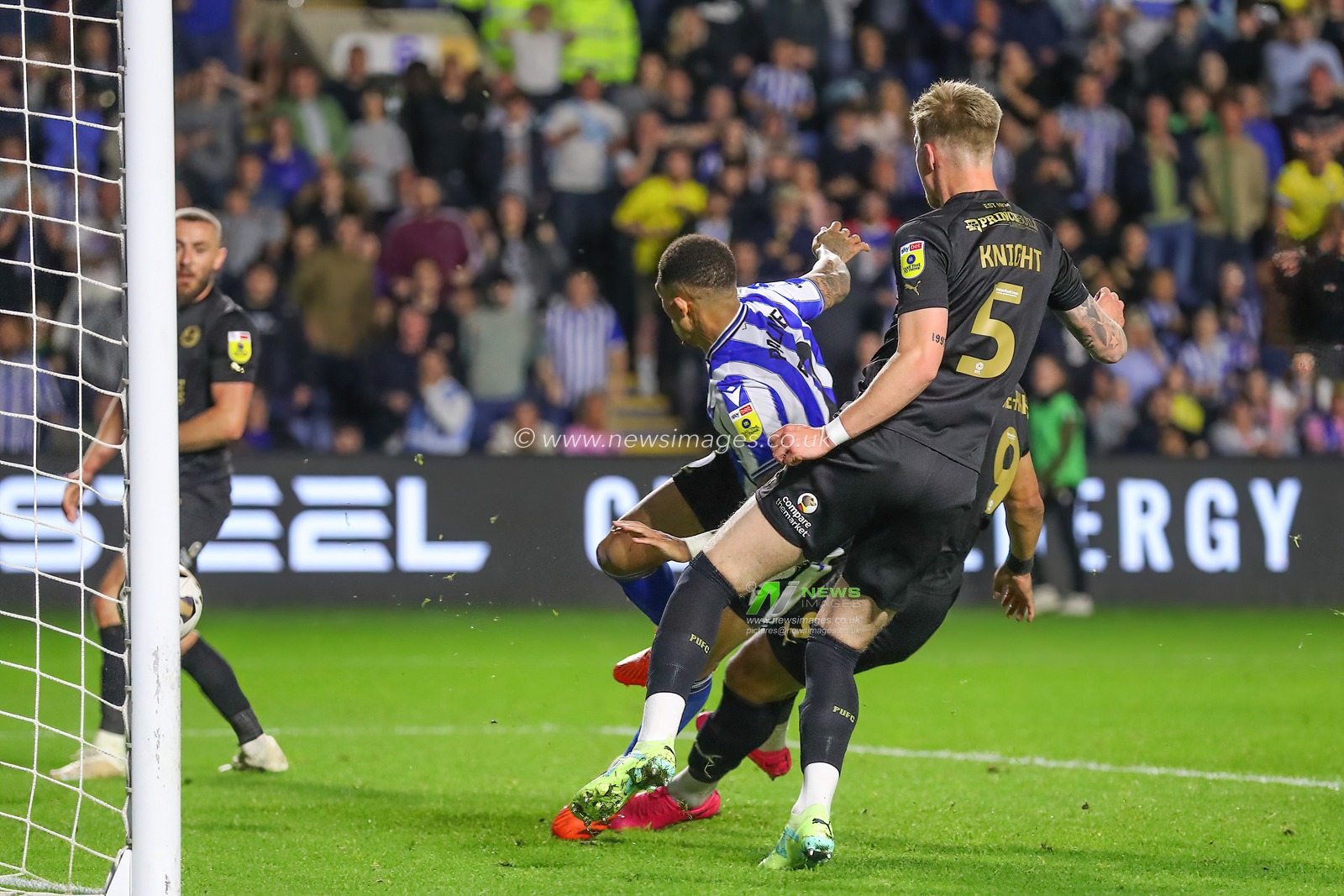 Liam Palmer of Sheffield Wednesday scores to make it 4-0 during the Sky Bet League 1 Play-off match Sheffield Wednesday vs Peterborough at Hillsborough, Sheffield, United Kingdom, 18th May 2023

(Photo by Gareth Evans/News Images)