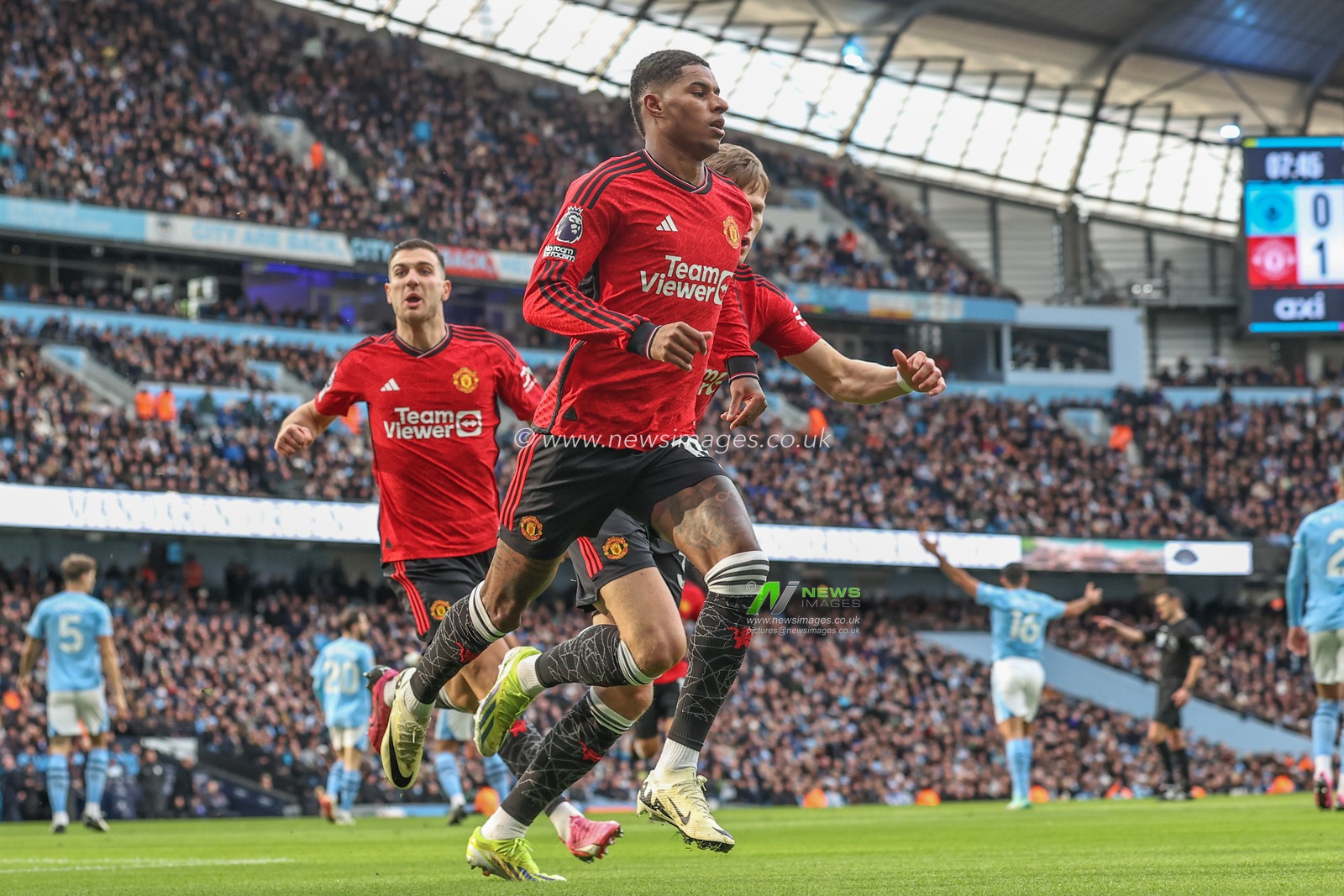 Marcus Rashford of Manchester United celebrates his goal to make it 0-1 during the Premier League match Manchester City vs Manchester United at Etihad Stadium, Manchester, United Kingdom, 3rd March 2024

(Photo by Mark Cosgrove/News Images)