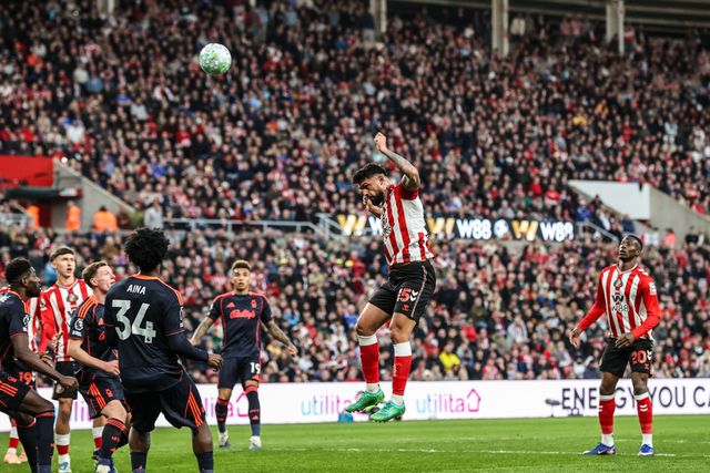 Omar Alderete of Sunderland heads on goal during the Premier League match Sunderland vs Nottingham Forest at Stadium Of Light, Sunderland, United Kingdom on 24 April 2026

(Photo by Alfie Cosgrove/News Images)