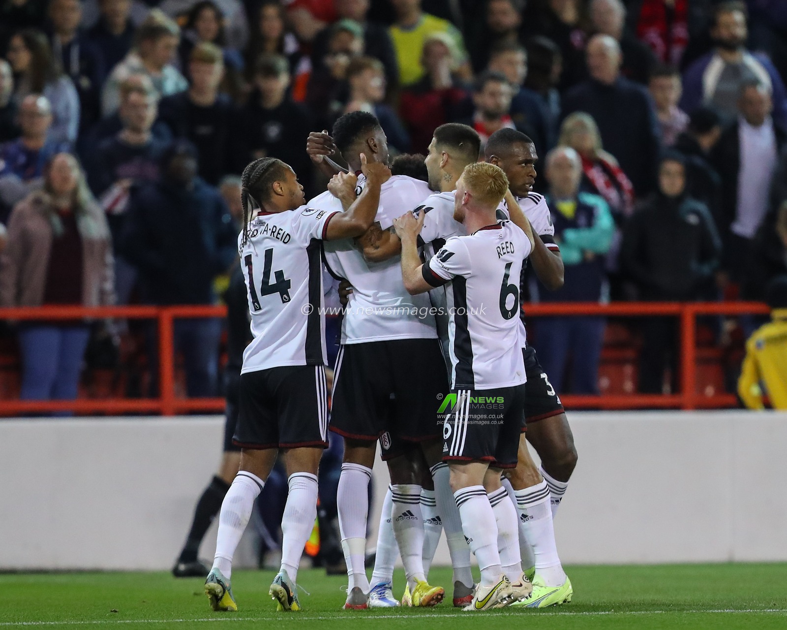 Tosin Adarabioyo #4 of Fulham celebrates his goal to make it 1-1 with team mates during the Premier League match Nottingham Forest vs Fulham at City Ground, Nottingham, United Kingdom, 16th September 2022

(Photo by Gareth Evans/News Images)