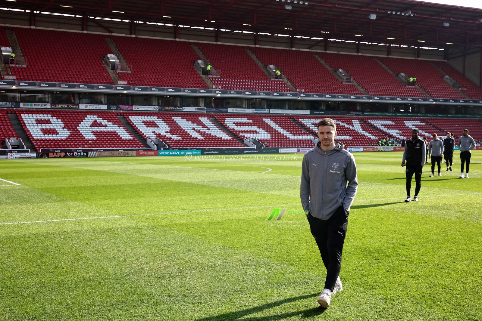 Lee Evans of Blackpool arrives at Oakwell during the Sky Bet League 1 match Barnsley vs Blackpool at Oakwell, Barnsley, United Kingdom, 8th March 2025

(Photo by Mark Cosgrove/News Images)