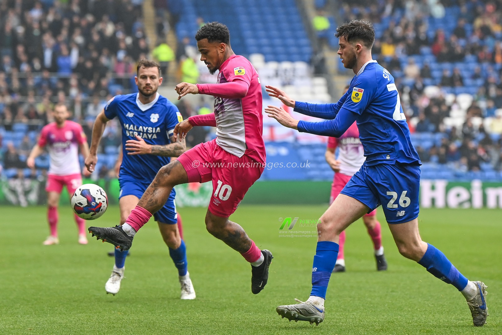 Josh Koroma #10 of Huddersfield Town controls the ball during the Sky Bet Championship match Cardiff City vs Huddersfield Town at Cardiff City Stadium, Cardiff, United Kingdom, 30th April 2023

(Photo by Craig Thomas/News Images)