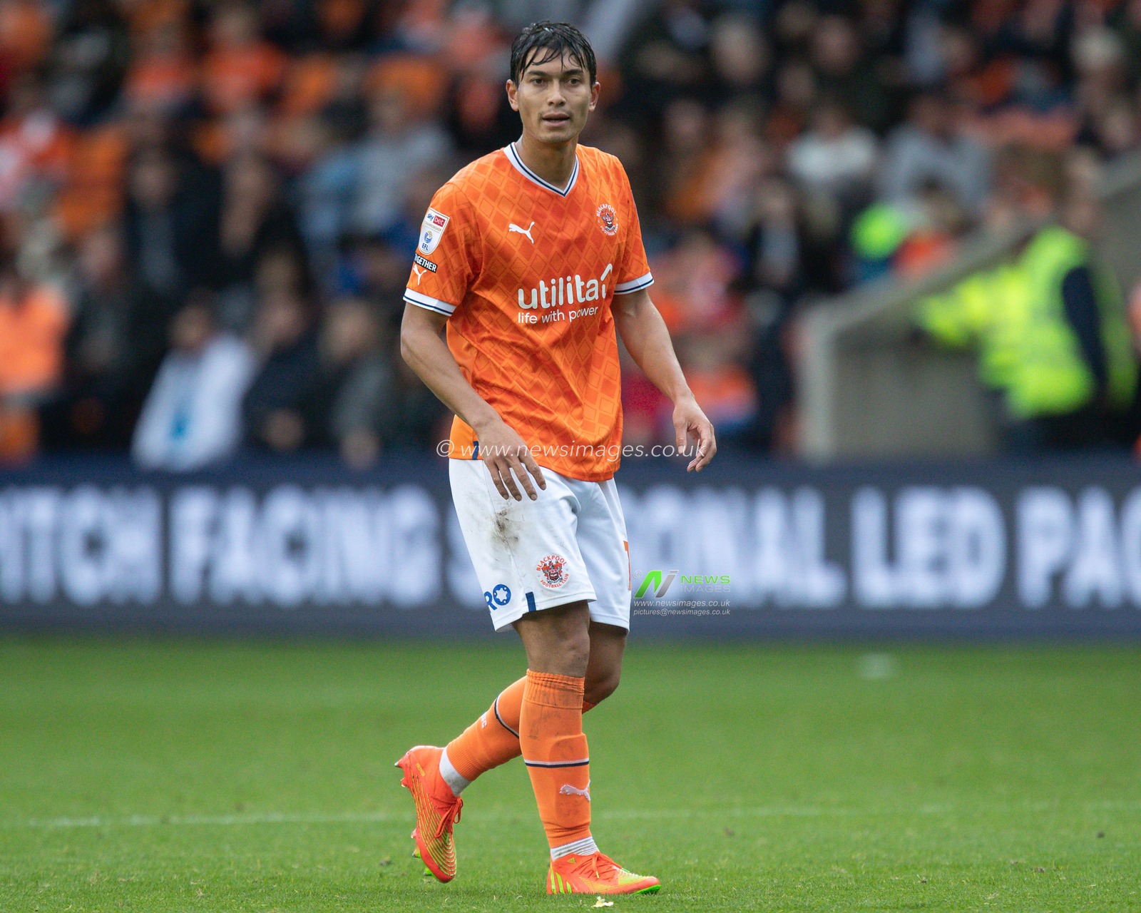 Kenny Dougall #12 of Blackpool during the Sky Bet Championship match Blackpool vs Norwich City at Bloomfield Road, Blackpool, United Kingdom, 1st October 2022

(Photo by James Heaton/News Images)
