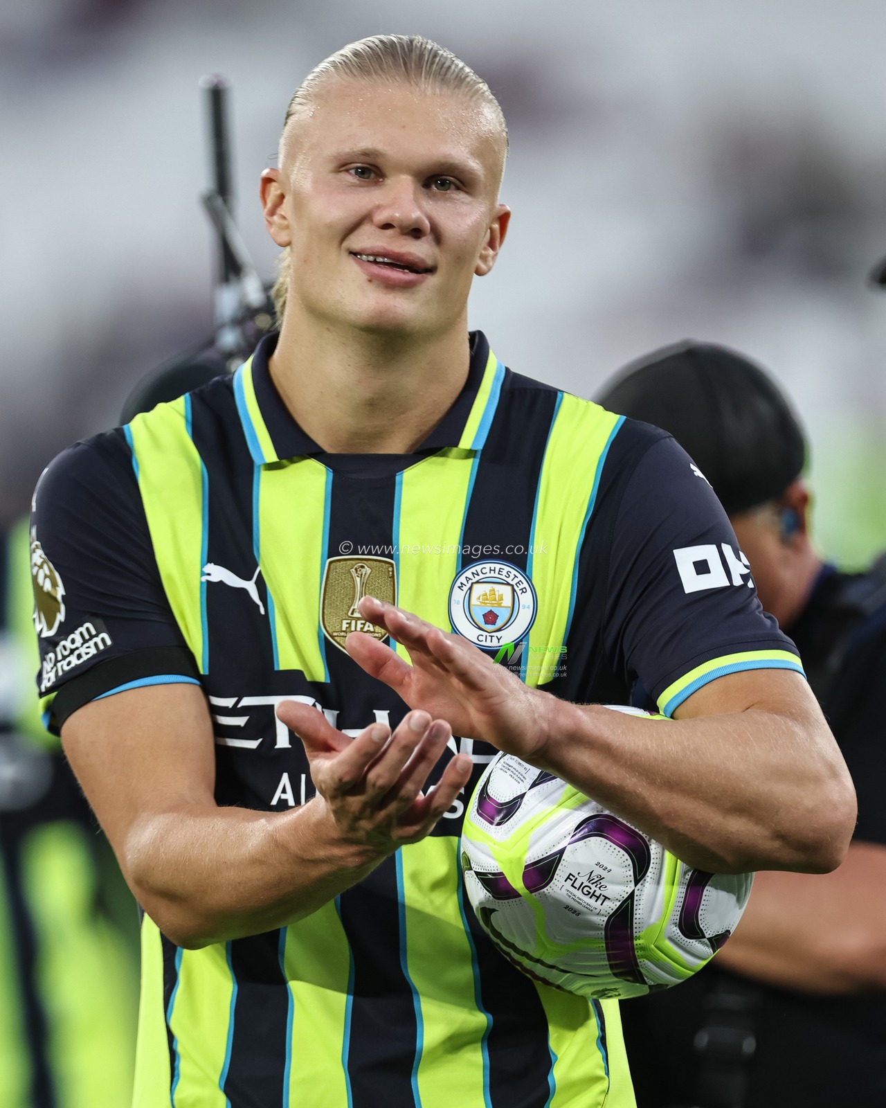 Erling Haaland of Manchester City applauds the traveling fans as the hat trick hero collects the match ball during the Premier League match West Ham United vs Manchester City at London Stadium, London, United Kingdom, 31st August 2024

(Photo by Mark Cosgrove/News Images)