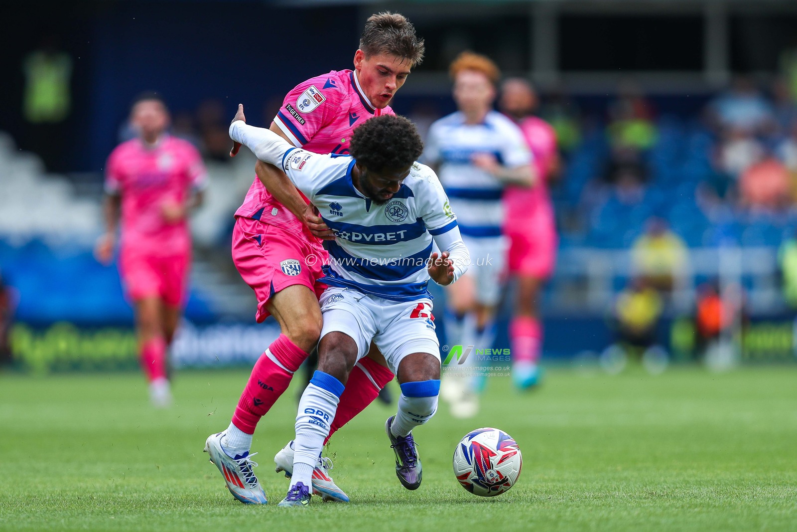 Tom Fellows of West Bromwich Albion battles for the ball with Kenneth Paal of Queens Park Rangers during the Sky Bet Championship match Queens Park Rangers vs West Bromwich Albion at Kiyan Prince Foundation Stadium, London, United Kingdom, 10th August 2024

(Photo by Izzy Poles/News Images)
