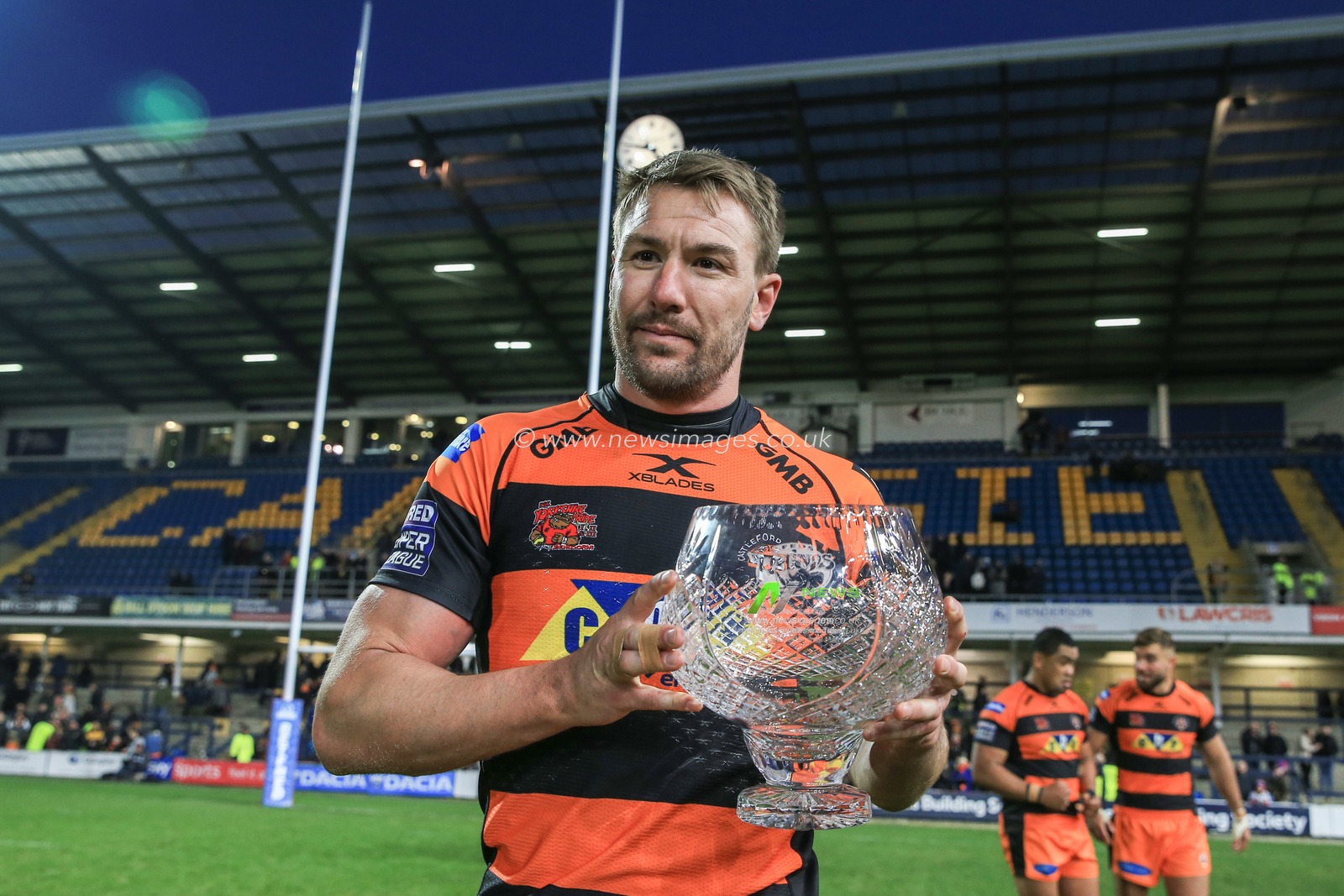 20th January 2019, Emerald Headingley Stadium, Leeds, England; Betfred Super League warm up and Kallum Watkins testimonial, Leeds Rhinos vs Castleford Tigers ; Michael Shenton (4) of Castleford Tigers  with the trophy 

Credit: Mark Cosgrove/News Images