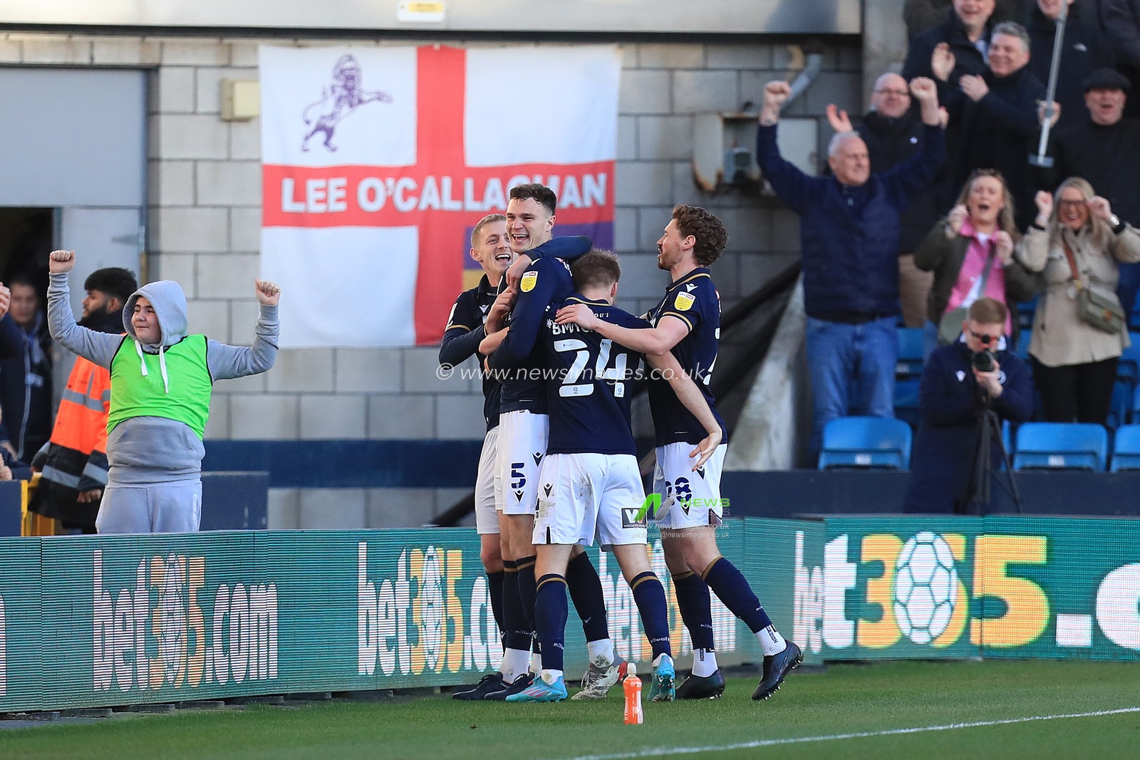 GOAL: Jake Cooper #5 of Millwall scores.