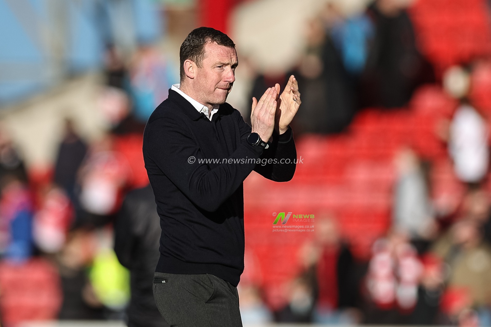 Neill Collins Head coach of Barnsley applauds the home fans during the Sky Bet League 1 match Barnsley vs Cambridge United at Oakwell, Barnsley, United Kingdom, 29th March 2024

(Photo by Mark Cosgrove/News Images)