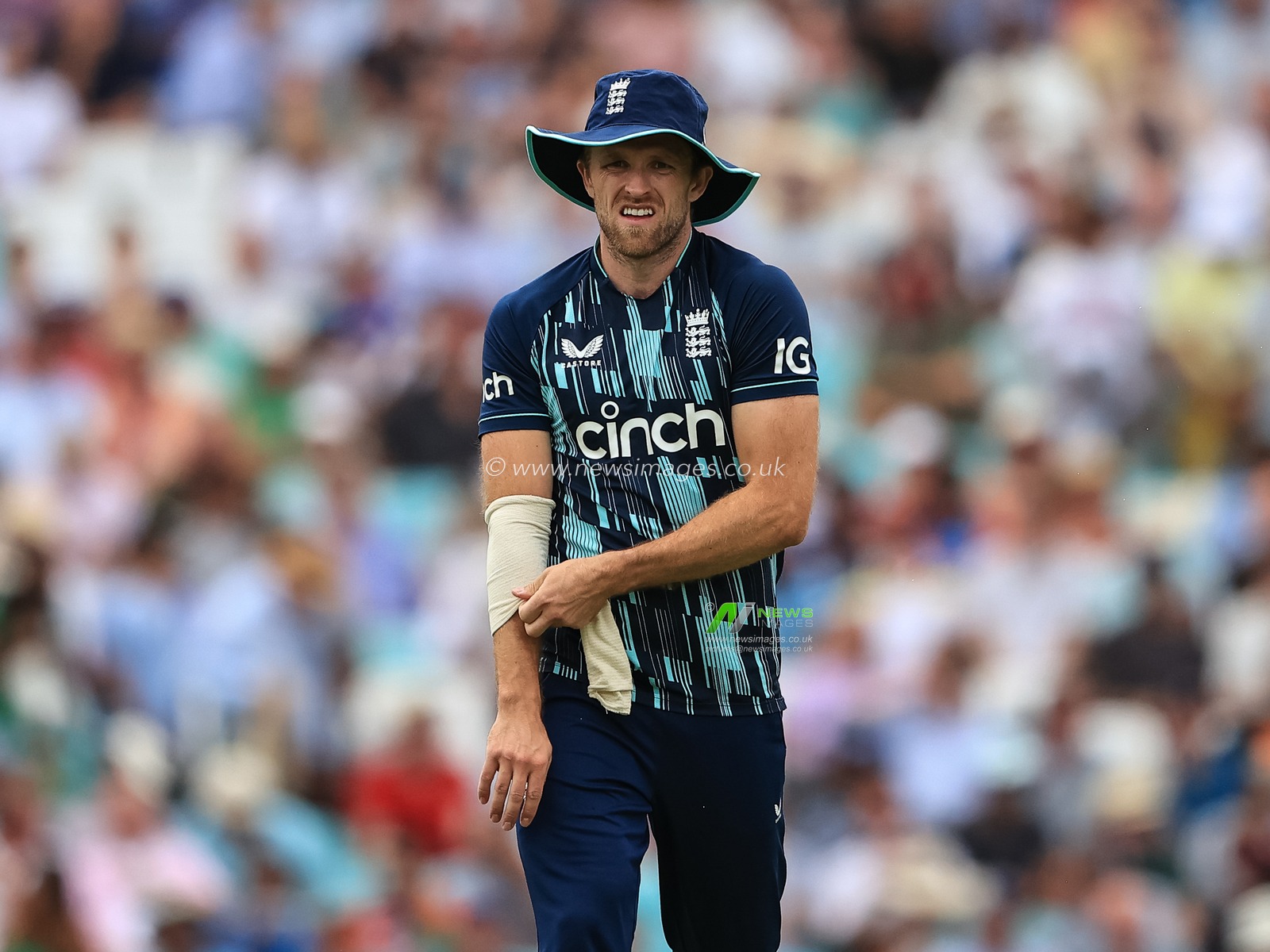 David Willey of England puts on compression bandages