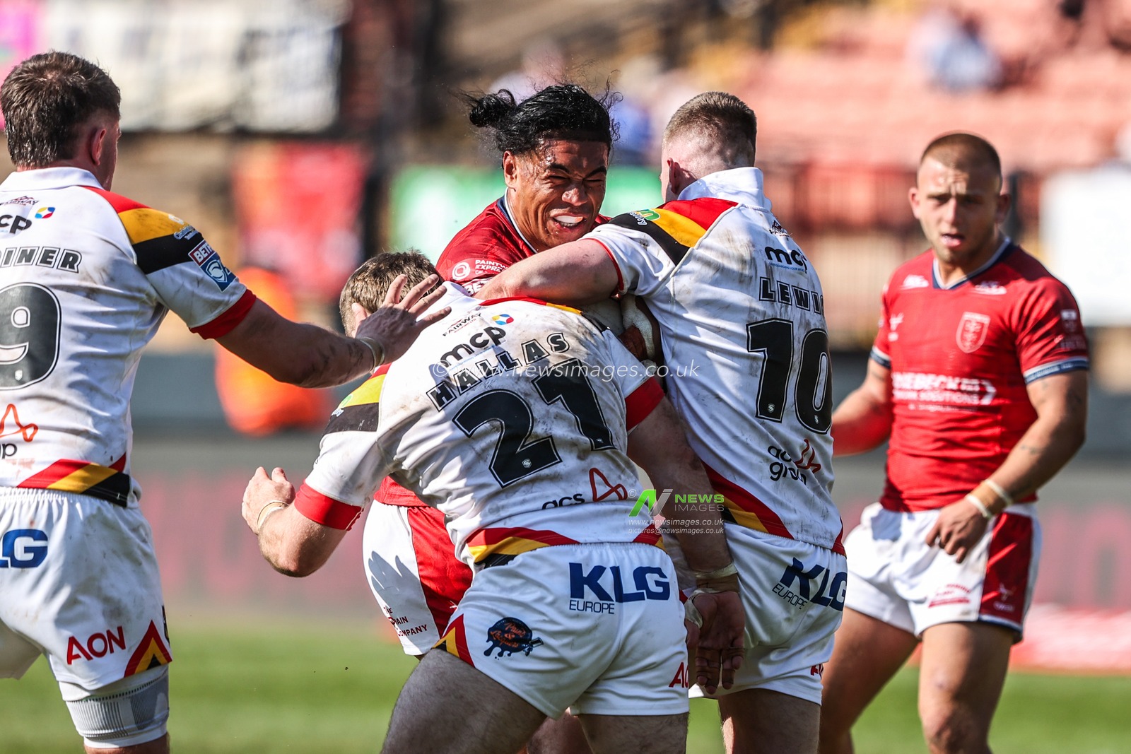 Tom Amone of Hull KR is tackled by Sam Hallas of Bradford Bulls and Loghan Lewis of Bradford Bulls during the Betfred Super League round 9 match Bradford Bulls vs Hull KR at Odsal Stadium, Bradford, United Kingdom on 25 April 2026

(Photo by Alfie Cosgrove/News Images)