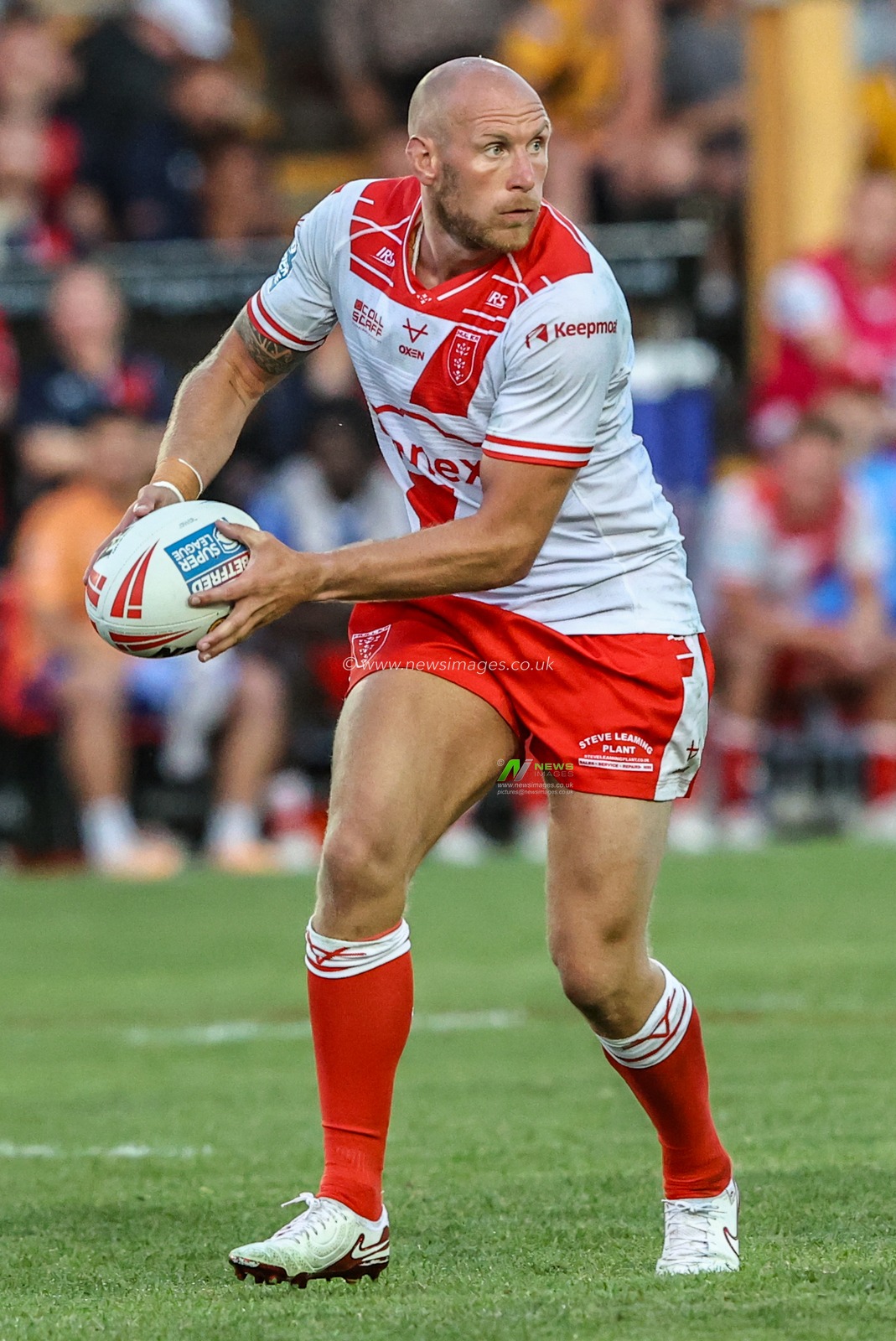 Dean Hadley of Hull KR during the Betfred Super League round 15 match Castleford Tigers vs Hull KR at The Mend-A-Hose Jungle, Castleford, United Kingdom, 19th June 2025

(Photo by Alfie Cosgrove/News Images)