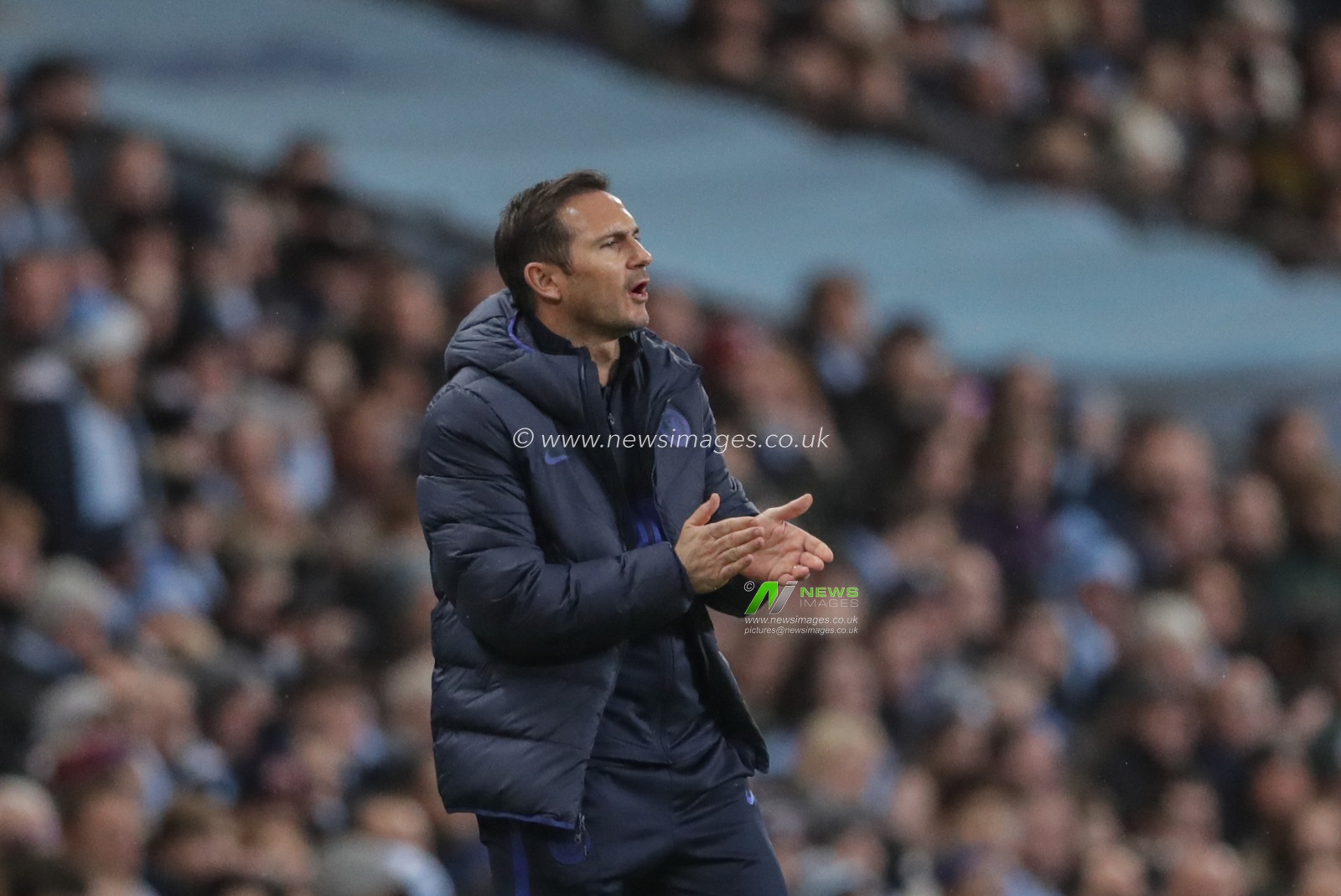 23rd November 2019, Etihad Stadium, Manchester, England; Premier League, Manchester City v Chelsea : Frank Lampard manager of Chelsea appludes his players 

Credit: Mark Cosgrove/News Images