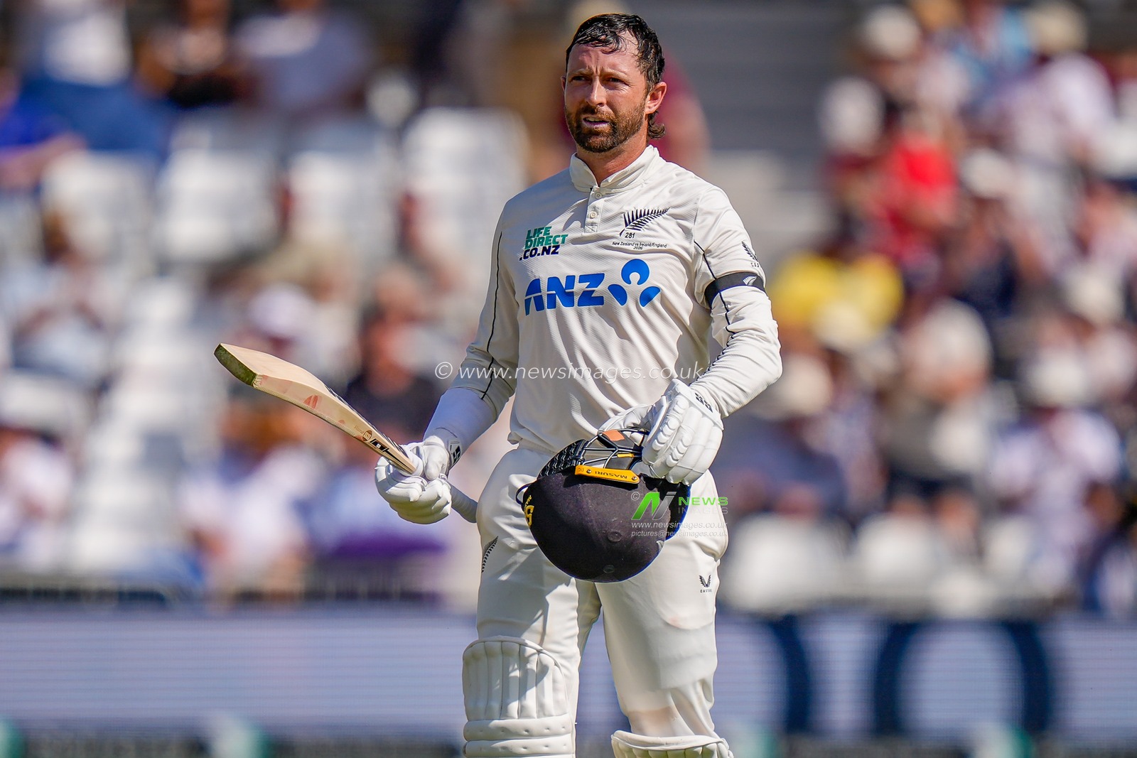 Devon Conwayof New Zealand celebrates scoring his 100 runs and raises his bat for a century during the 3rd Rothesay Test Match Day 1 match England vs New Zealand at Trent Bridge, Nottingham, United Kingdom on 25 June 2026

(Photo by Maynard Manyowa/News Images)