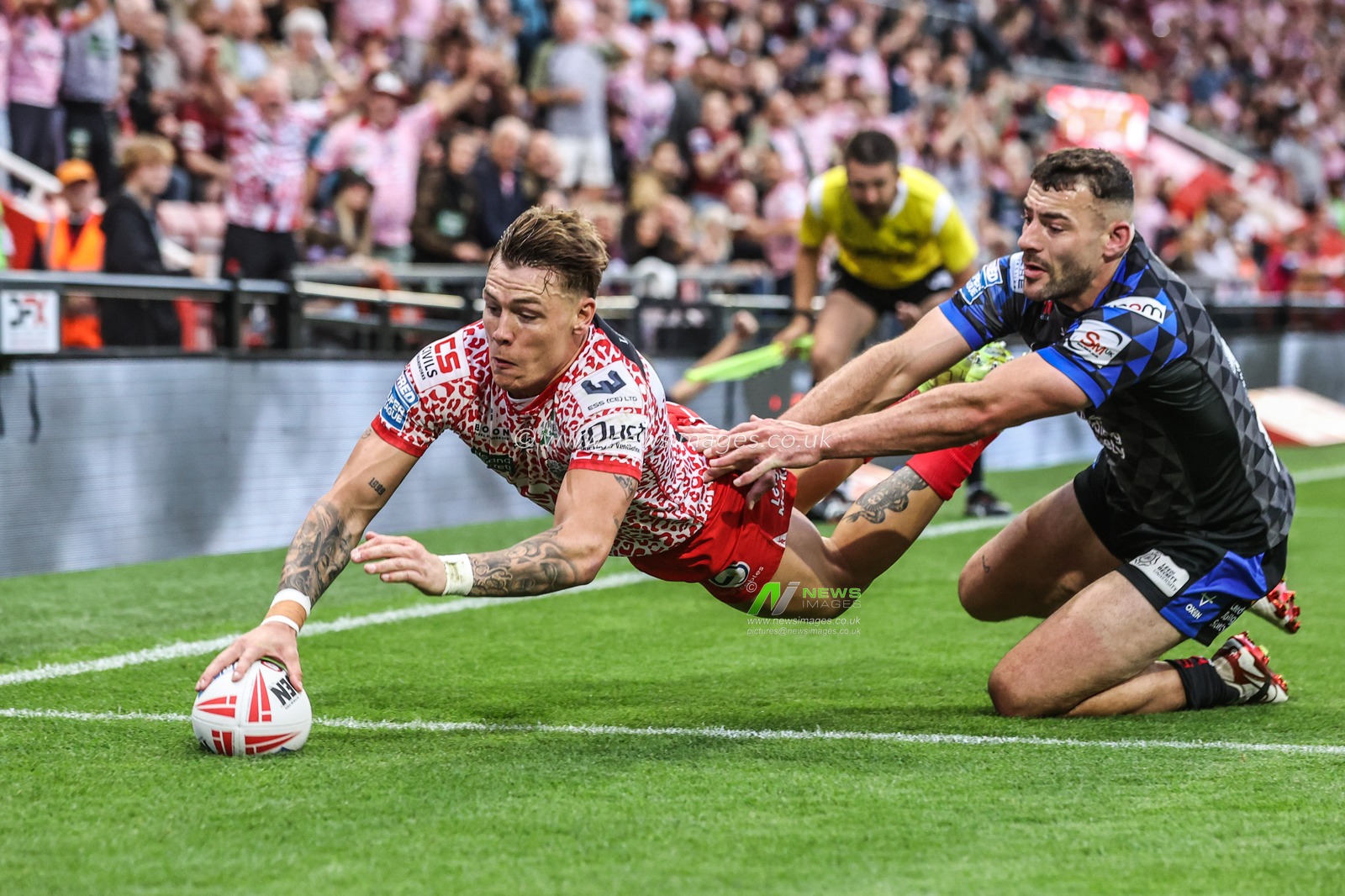 Keanan Brand of Leigh Leopards goes over for a try during the Betfred Super League round 21 match Leigh Leopards vs Leeds Rhinos at Leigh Sports Village, Leigh, United Kingdom, 7th August 2025

(Photo by Alfie Cosgrove/News Images)