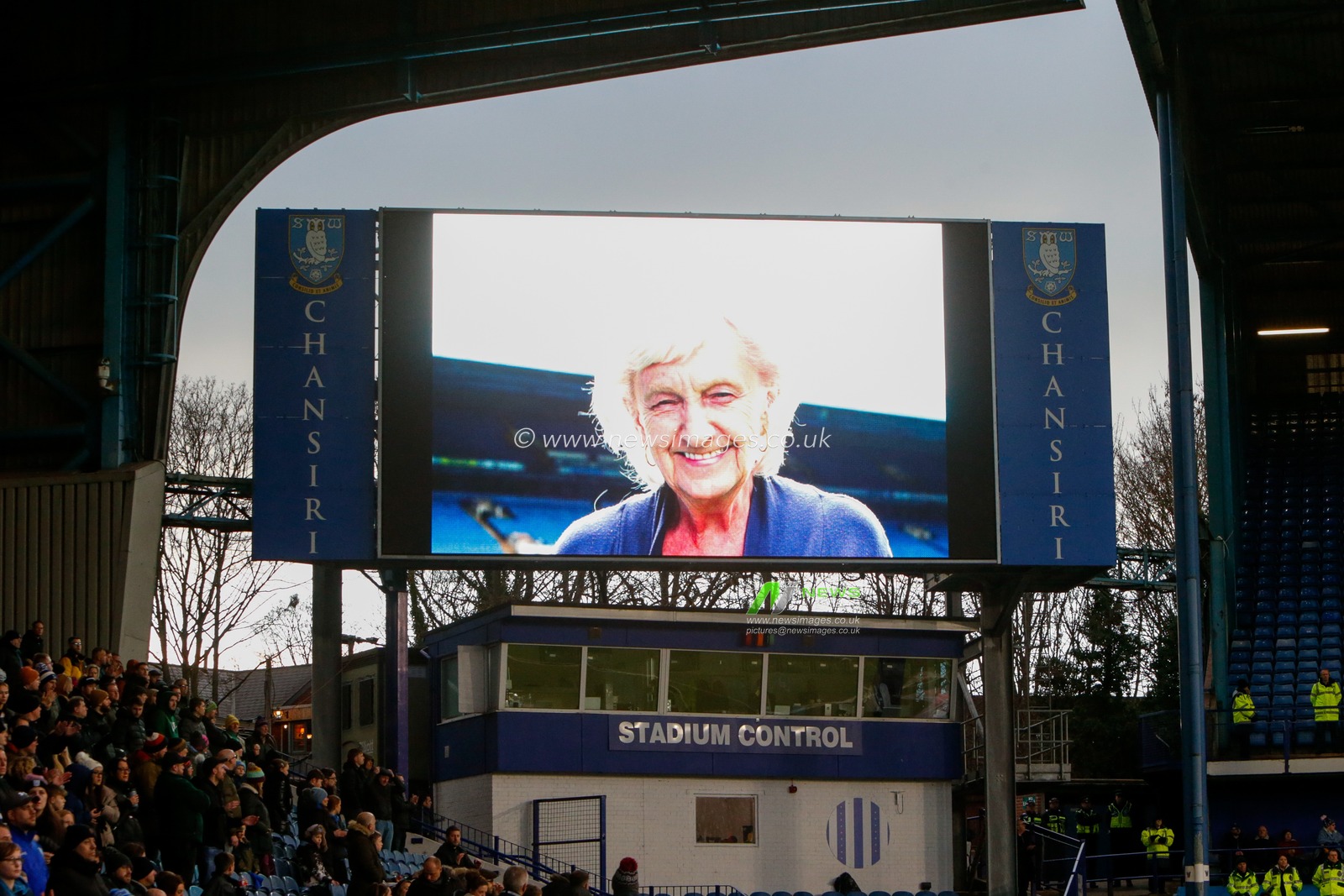 The score board displays an image in memory of Sheffield Wednesday staff member Elaine Murphy who recently died during the Sky Bet League 1 match Sheffield Wednesday vs Cambridge United at Hillsborough, Sheffield, United Kingdom, 2nd January 2023

(Photo by Ben Early/News Images)