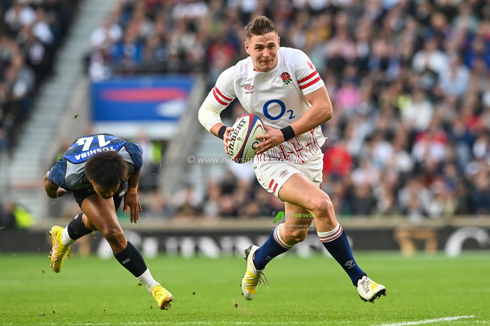 Freddie Steward of England breaks away for a try during the Autumn internationals match England vs Japan at Twickenham Stadium, Twickenham, United Kingdom, 12th November 2022

(Photo by Craig Thomas/News Images)