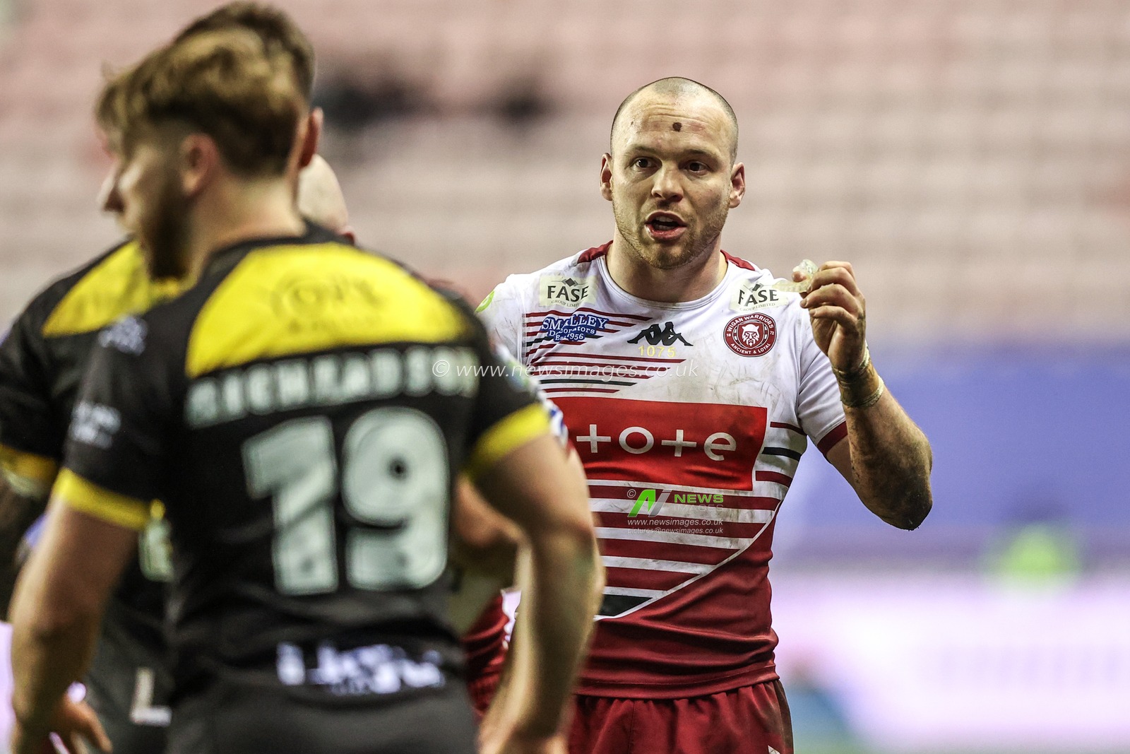 Liam Marshall of Wigan Warriors gives team mates instructions during the Betfred Super League round 5 match Wigan Warriors vs York Knights at The Brick Community Stadium, Wigan, United Kingdom on 19 March 2026

(Photo by Alfie Cosgrove/News Images)