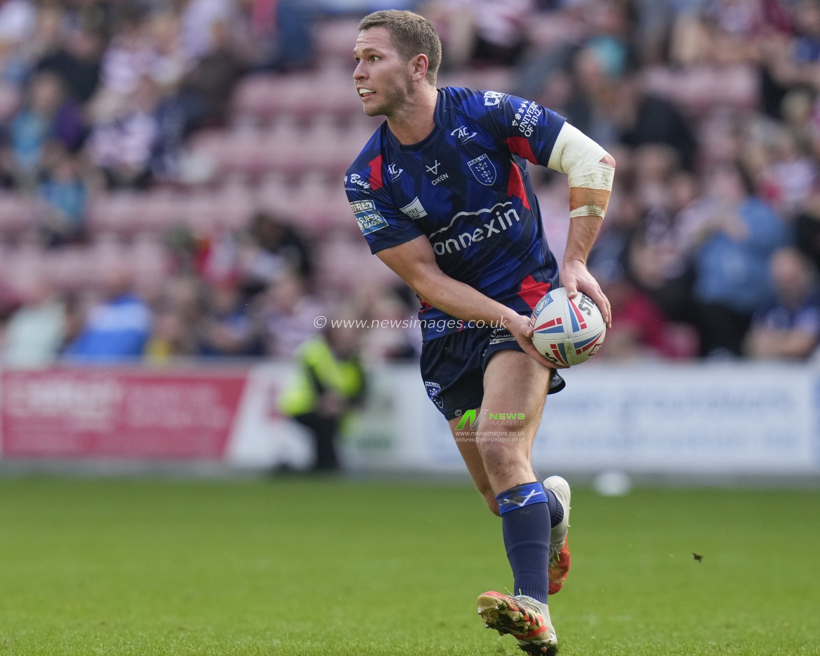Matt Parcell #9 of Hull KR during the Betfred Super League Semi Final match Wigan Warriors vs Hull KR at DW Stadium, Wigan, United Kingdom, 7th October 2023

(Photo by Steve Flynn/News Images)