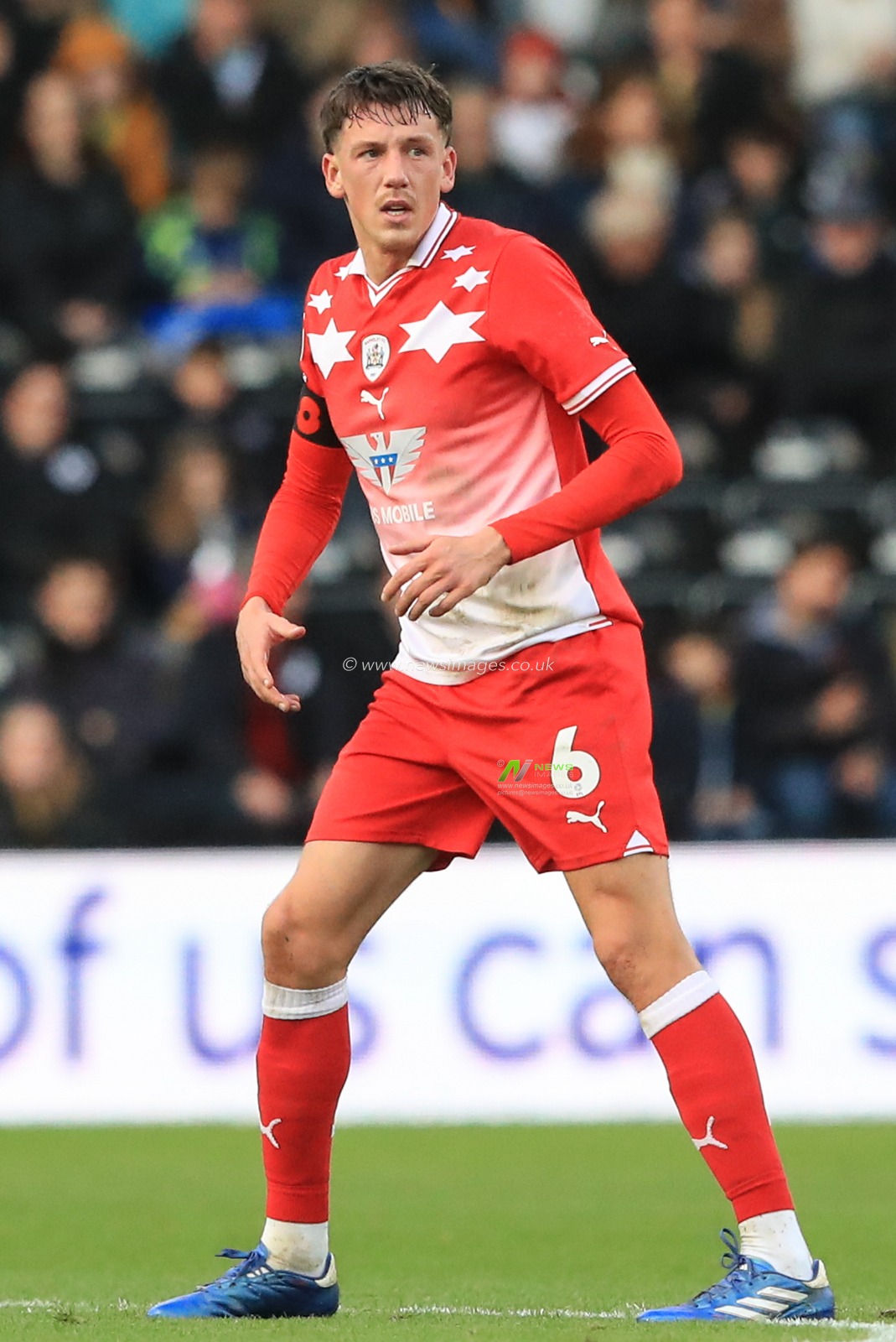 MaÃ«l de Gevigney #6 of Barnsley during the Sky Bet League 1 match Derby County vs Barnsley at Pride Park Stadium, Derby, United Kingdom, 11th November 2023

(Photo by Alfie Cosgrove/News Images)