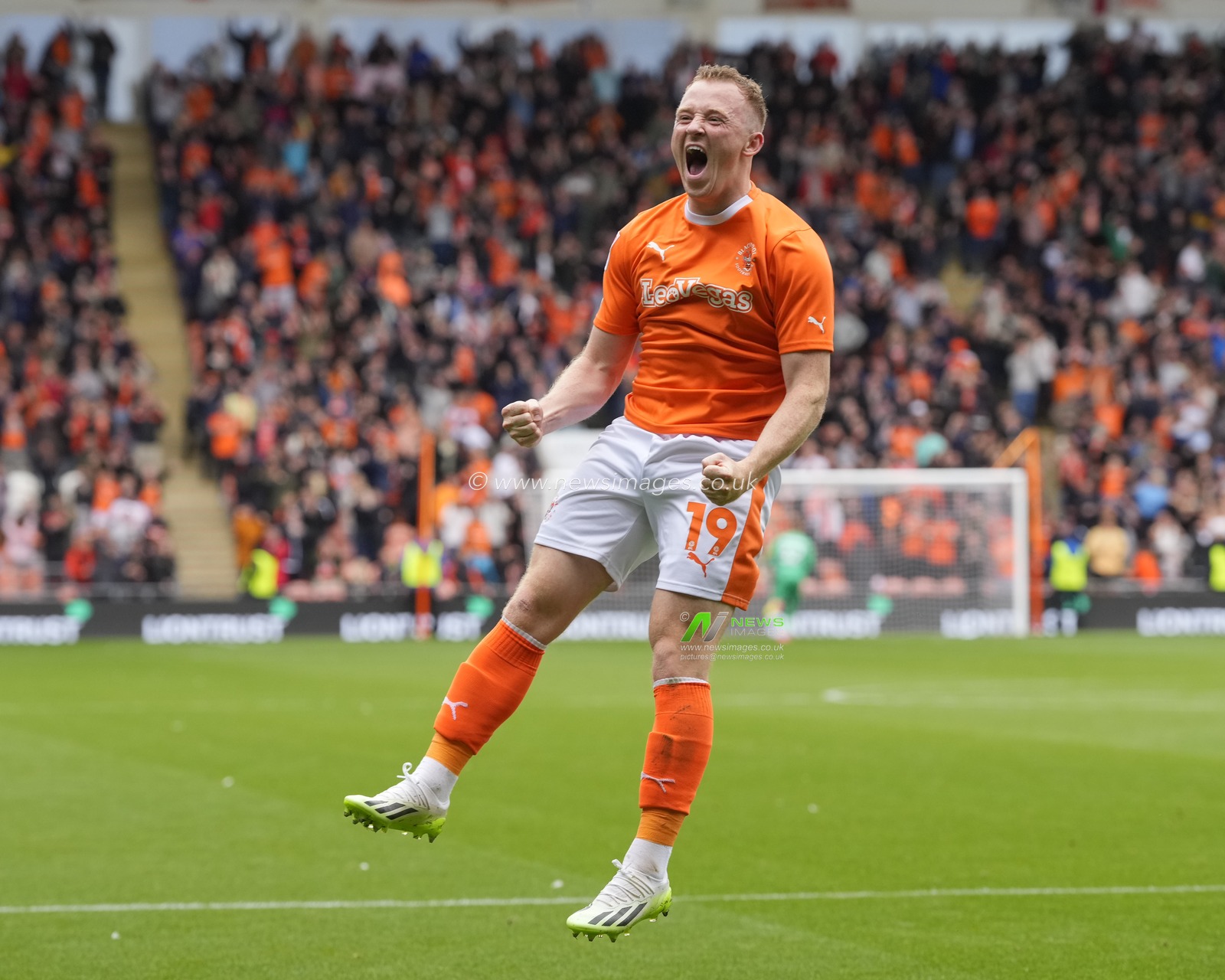 Goal scorer Shayne Lavery #19 of Blackpool celebrates during the Sky Bet League 1 match Blackpool vs Burton Albion at Bloomfield Road, Blackpool, United Kingdom, 5th August 2023

(Photo by Steve Flynn/News Images)