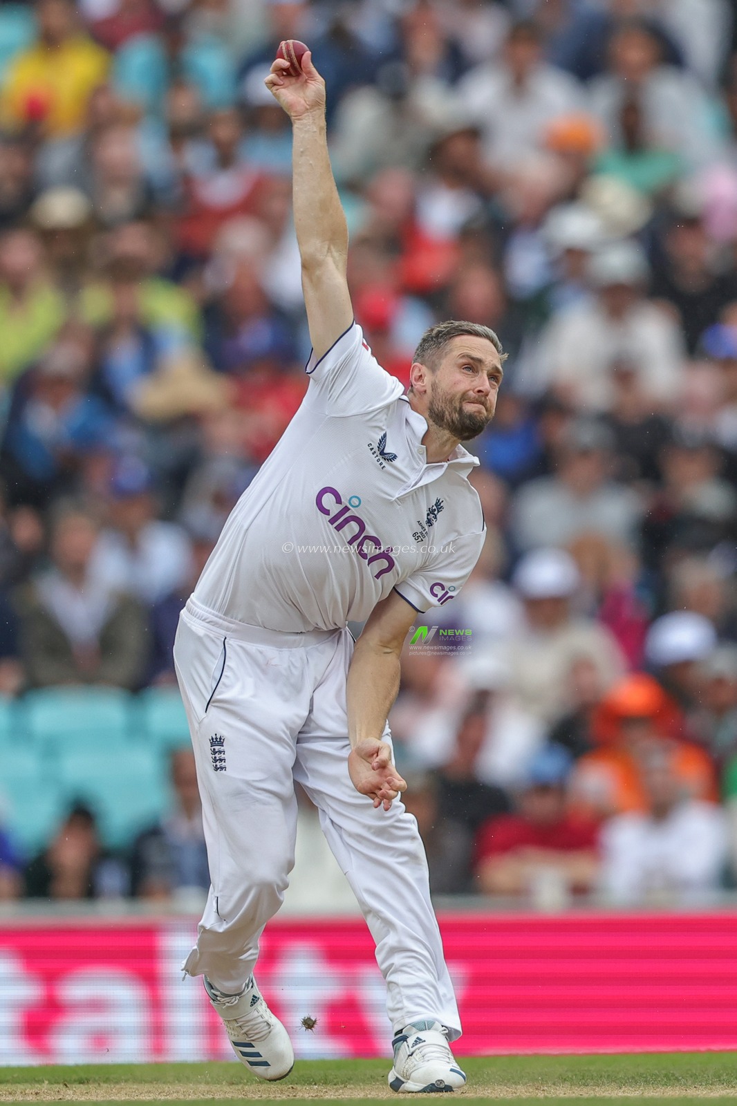 Chris Woakes of England delivers the ball during the LV= Insurance Ashes Fifth Test Series Day Four match England vs Australia at The Kia Oval, London, United Kingdom, 30th July 2023

(Photo by Mark Cosgrove/News Images)